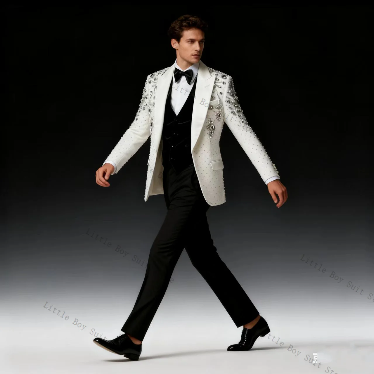 Crystals White Men Suit Set 2 Pieces Jacket Blazer+Black Pants Trousers Wedding Tuxedo Formal Office Party Coat Customized
Crystals White Men Suit Set 2 Pieces Jacket Blazer+Black Pants Trousers Wedding Tuxedo Formal Office Party Coat Customized