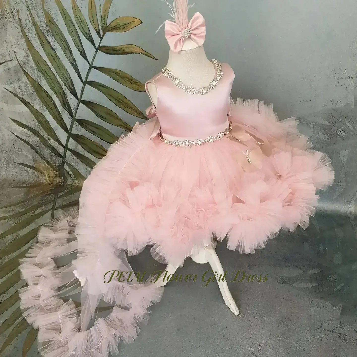 Petal Beading Flower Girl Dress with Butterflies Fluffy Kids Birthday Party Dress with Bow Back Girls Princess Dress Customized
Petal Beading Flower Girl Dress with Butterflies Fluffy Kids Birthday Party Dress with Bow Back Girls Princess Dress Customized