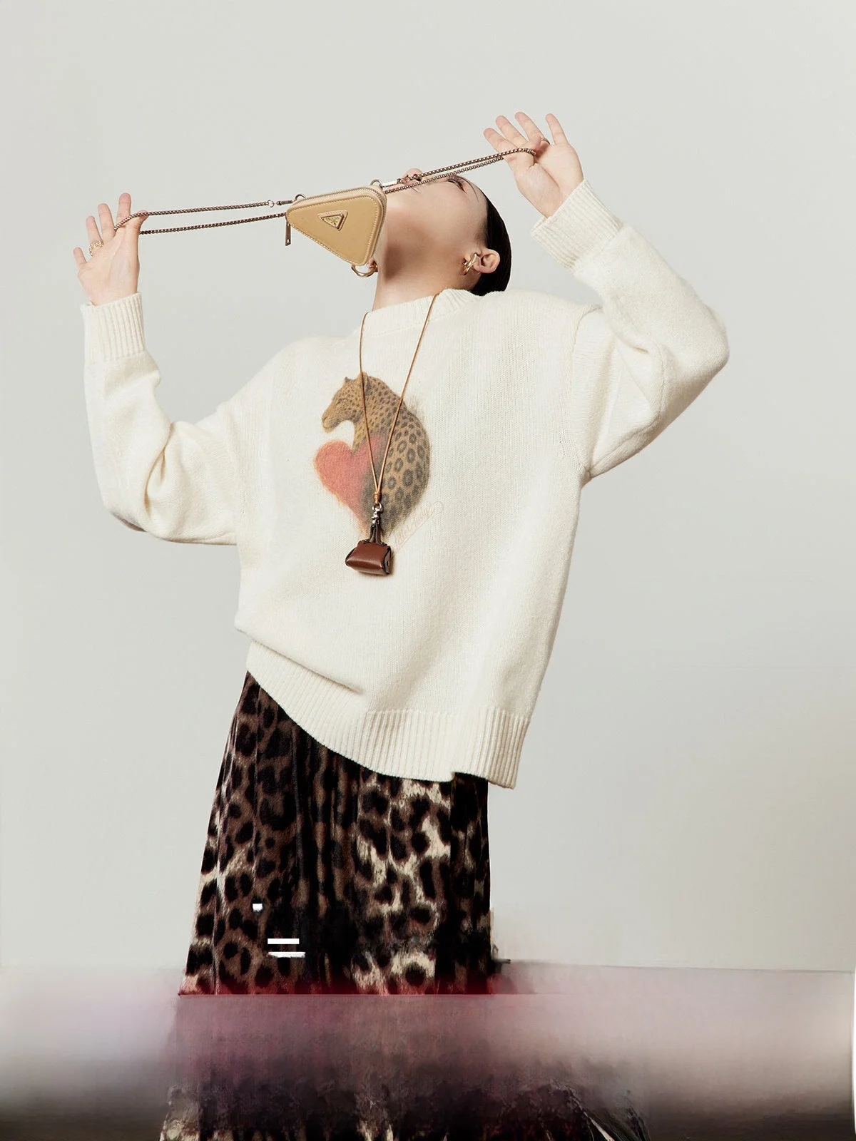 Белый вязаный шерстяной свитер женский свободного кроя с принтом, осенняя новинка, повседневная одежда, удобный крой, длинный рукав, стандартная длина
Белый вязаный шерстяной свитер женский свободного кроя с принтом, осенняя новинка, повседневная одежда, удобный крой, длинный рукав, стандартная длина