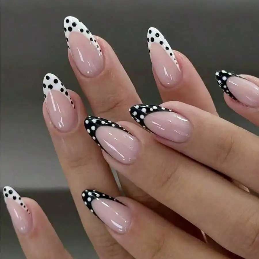 Medium water drop nail glossy daily simple black and white French pointed dot wearing nail piece 24 pieces
Medium water drop nail glossy daily simple black and white French pointed dot wearing nail piece 24 pieces