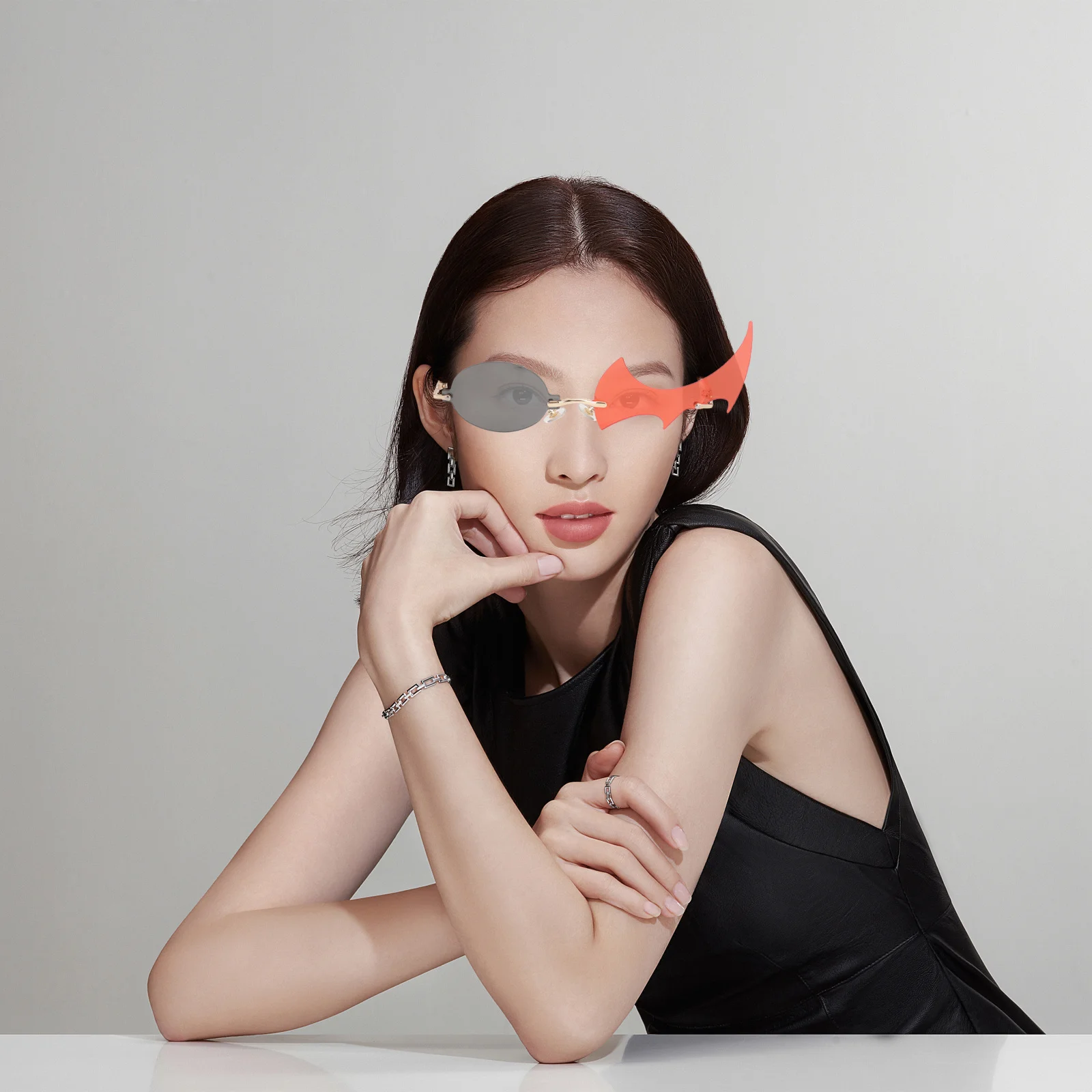 1 Pair Sun Glasses Fashion Flame Lens Clear Anti-Glare Comfortable Wear Party Decorative Shades Irregular Fire
1 Pair Sun Glasses Fashion Flame Lens Clear Anti-Glare Comfortable Wear Party Decorative Shades Irregular Fire