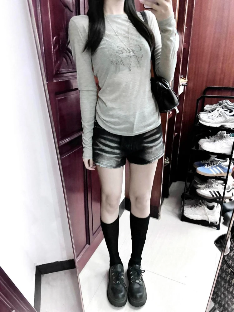 Американская винтажная футболка с круглым вырезом, однотонная женская блузка с буквенным узором, тонкая женская блузка с длинными рукавами в пряном стиле, осень 2023 г.
Американская винтажная футболка с круглым вырезом, однотонная женская блузка с буквенным узором, тонкая женская блузка с длинными рукавами в пряном стиле, осень 2023 г.