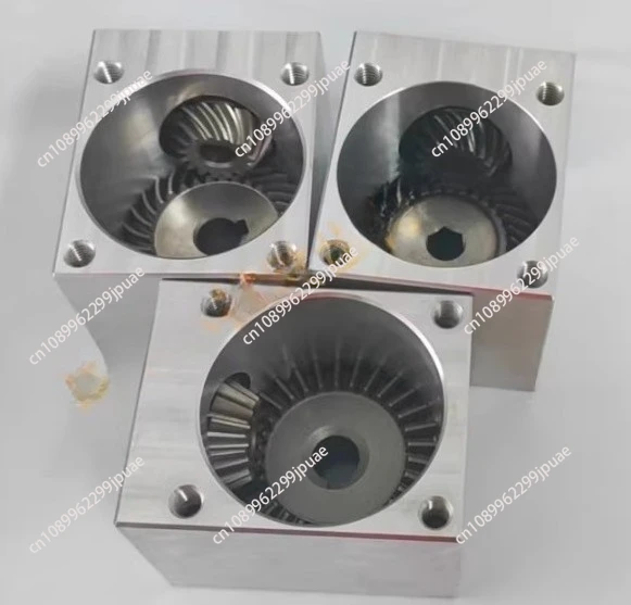 Реверсивная коробка передач с прямым углом 90 градусов, от 1 до 2, шестигранник с отверстием вала + шестигранник, небольшой спиральный вращатель конической шестерни
Реверсивная коробка передач с прямым углом 90 градусов, от 1 до 2, шестигранник с отверстием вала + шестигранник, небольшой спиральный вращатель конической шестерни