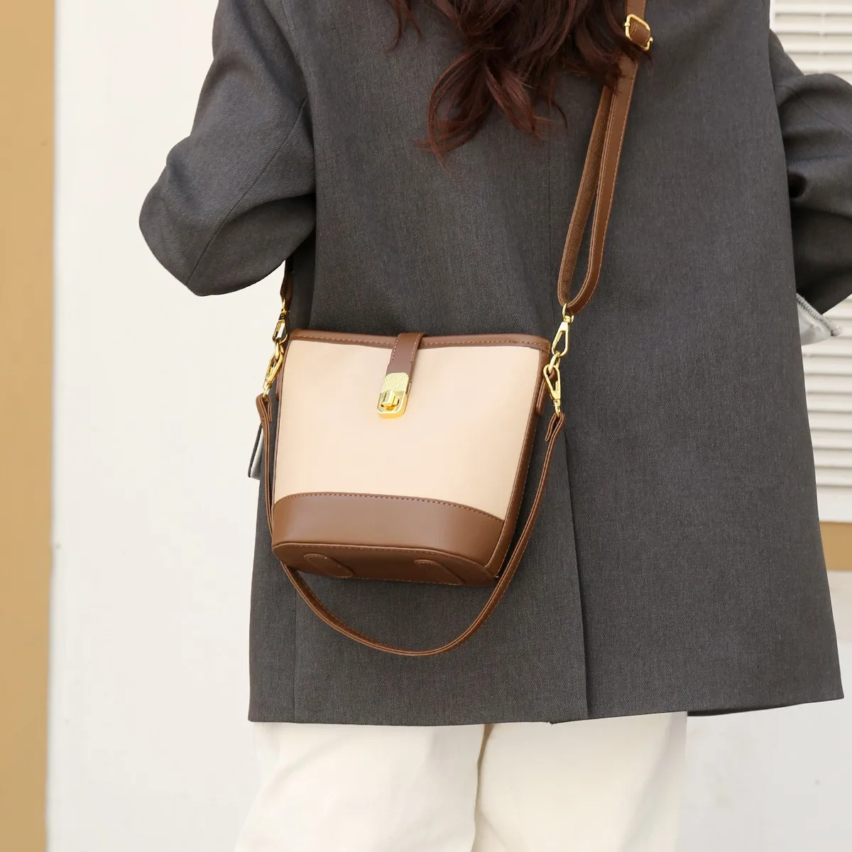 Luxury Women's Crossbody Bag Buttery Soft Leather Purse with Chain Strap & Hidden Back Pocket
Luxury Women's Crossbody Bag Buttery Soft Leather Purse with Chain Strap & Hidden Back Pocket