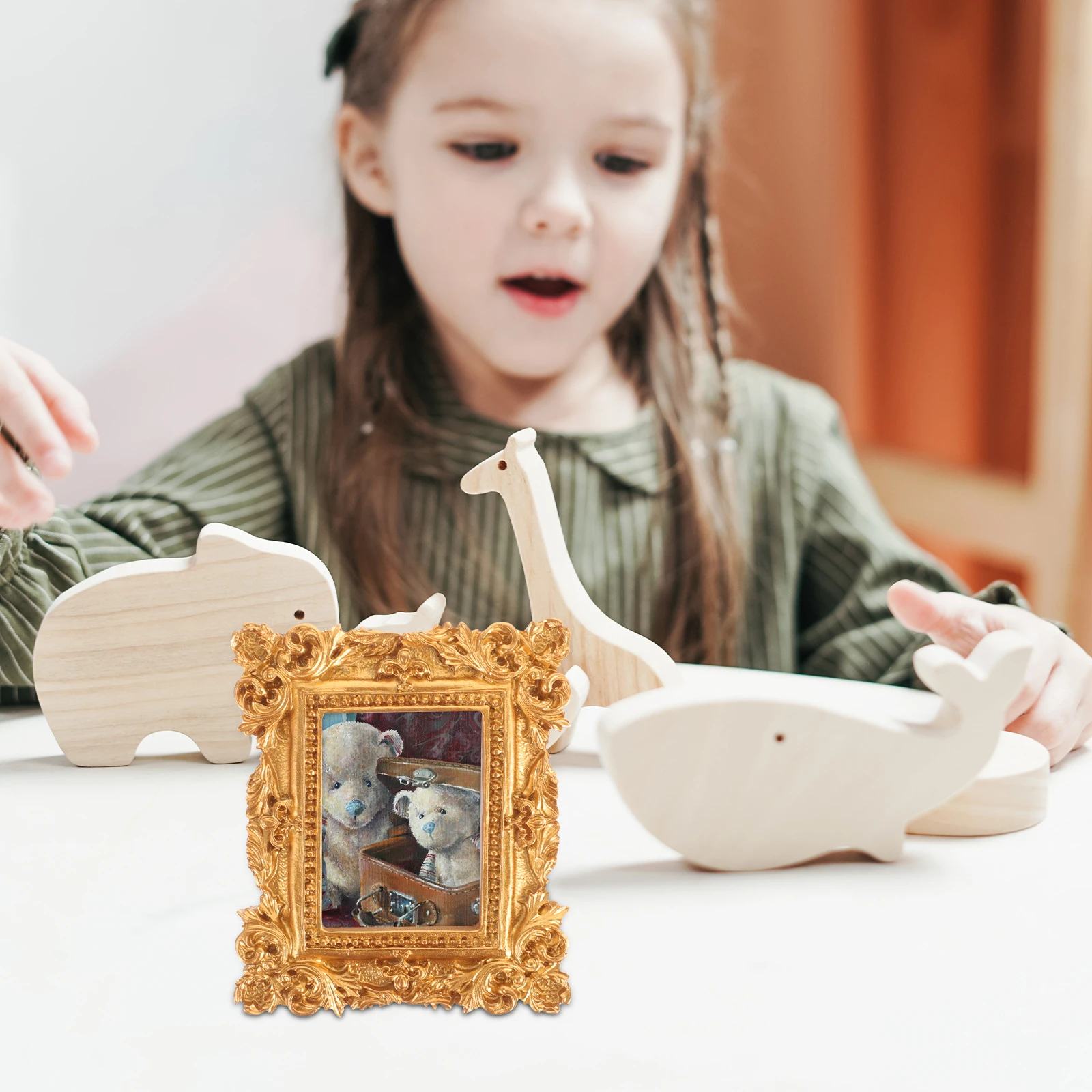 Resin Picture Frame Small Vintage Photo Frame Tabletop Home Decor Gold Color for Bedroom Office Living Room
Resin Picture Frame Small Vintage Photo Frame Tabletop Home Decor Gold Color for Bedroom Office Living Room