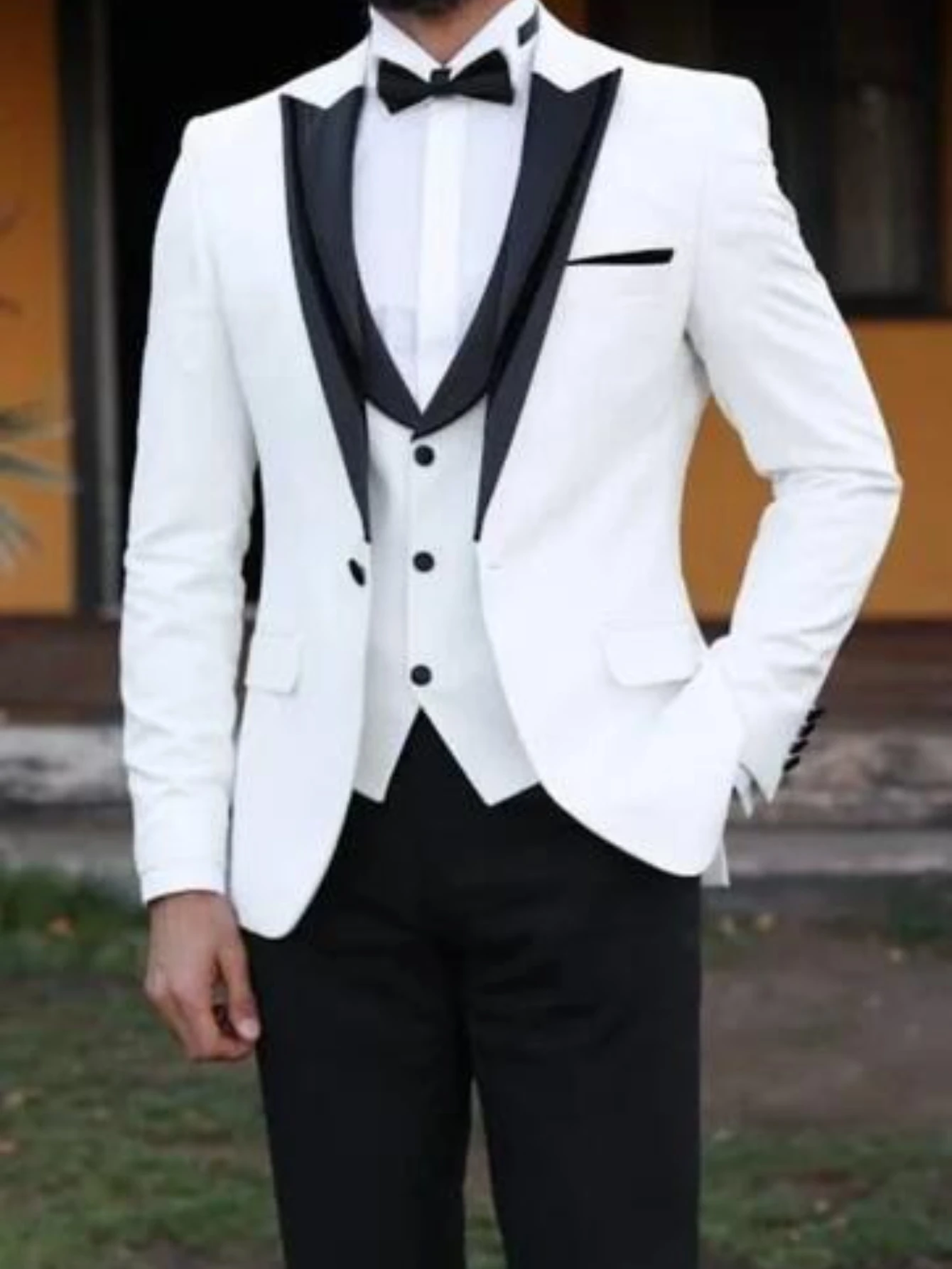 New White Formal Men Suit Groom Groomsman Wedding Party Prom Business Male Tuxedos 3 Piece Set Blazer Vest Pants
New White Formal Men Suit Groom Groomsman Wedding Party Prom Business Male Tuxedos 3 Piece Set Blazer Vest Pants