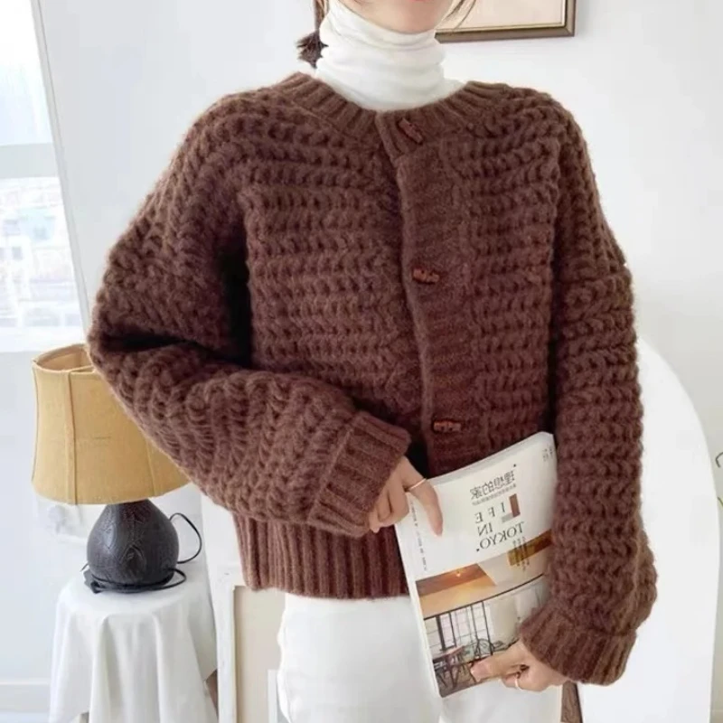Zjaiss Female Temperament Knitted Sweaters 2025 Autumn Winter Vintage Women Cardigan Loose Twist Top
Zjaiss Female Temperament Knitted Sweaters 2025 Autumn Winter Vintage Women Cardigan Loose Twist Top