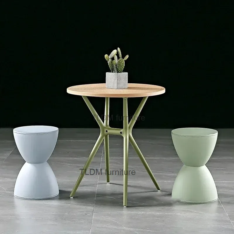 Creative Low Stools Plastic Nordic Living Room Furniture Home Entrance Ottomans Hallway Shoe Changing Stool for Bedroom Portable
Creative Low Stools Plastic Nordic Living Room Furniture Home Entrance Ottomans Hallway Shoe Changing Stool for Bedroom Portable