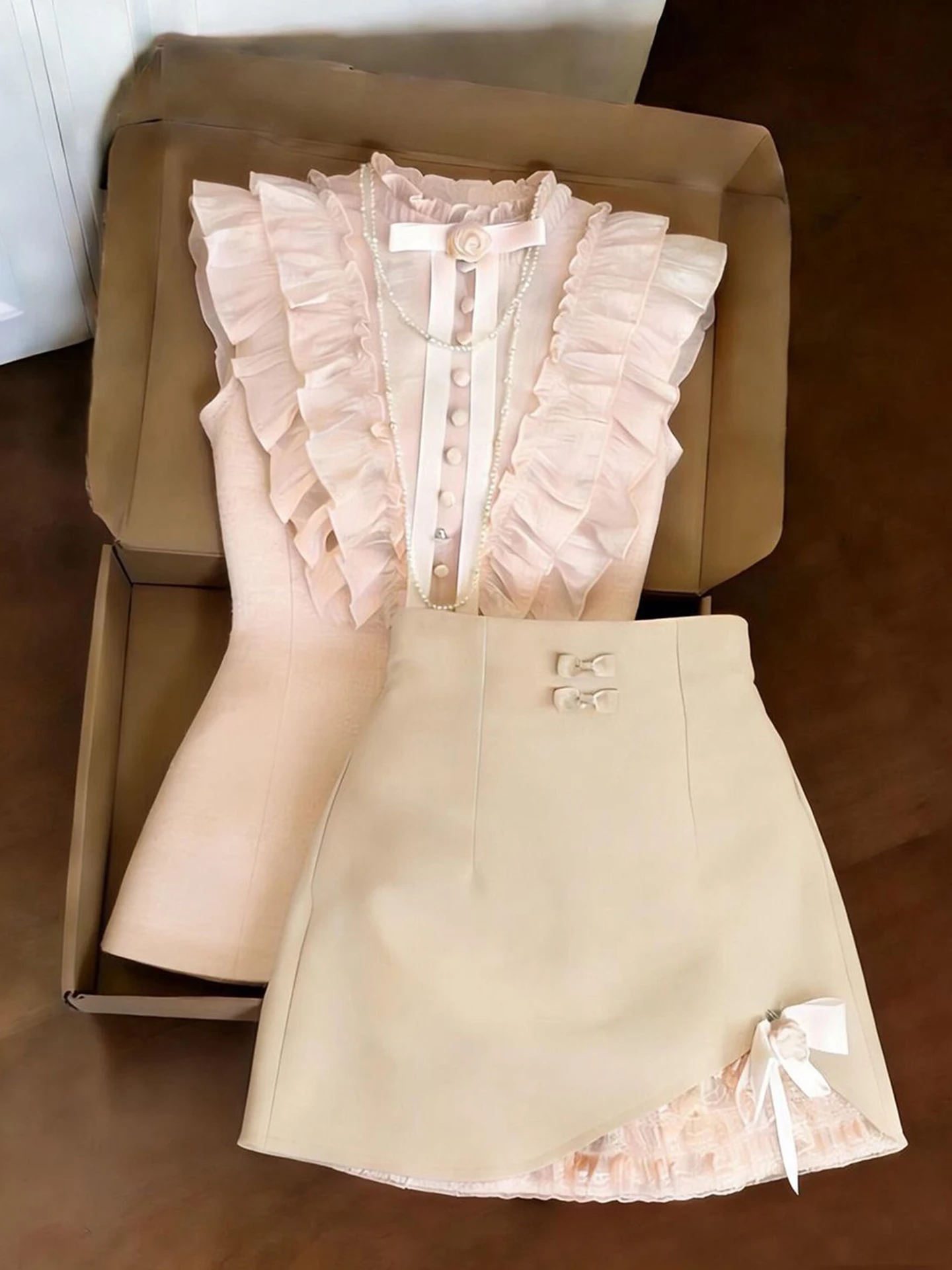 Summer 2026 Miu Style High Waist Waist-Cinching Slimming Two-Piece Set Pastel Pink Top Half-length Skirt Breathable Lightweight
Summer 2026 Miu Style High Waist Waist-Cinching Slimming Two-Piece Set Pastel Pink Top Half-length Skirt Breathable Lightweight
