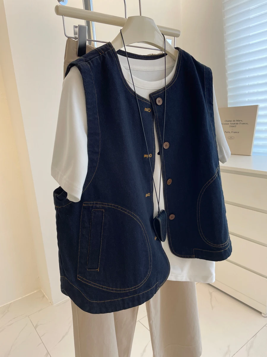 plus Size Denim Vest Women's Loose Layering Jacket Spring Autumn Vintage Style Button Detail Short Sleeve Top for All Body Types
plus Size Denim Vest Women's Loose Layering Jacket Spring Autumn Vintage Style Button Detail Short Sleeve Top for All Body Types