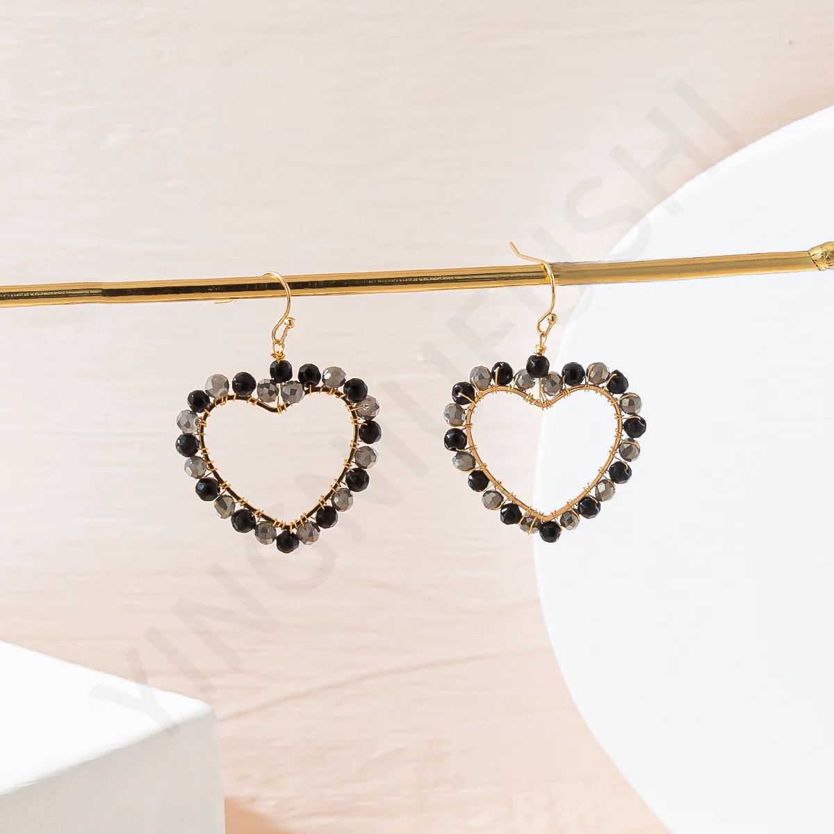 Серьги из бисера Crystal Heart Hollow out Bohemia Originality Ручное вязание из сплава Модные простые женские серьги из рисовых бусин
Серьги из бисера Crystal Heart Hollow out Bohemia Originality Ручное вязание из сплава Модные простые женские серьги из рисовых бусин