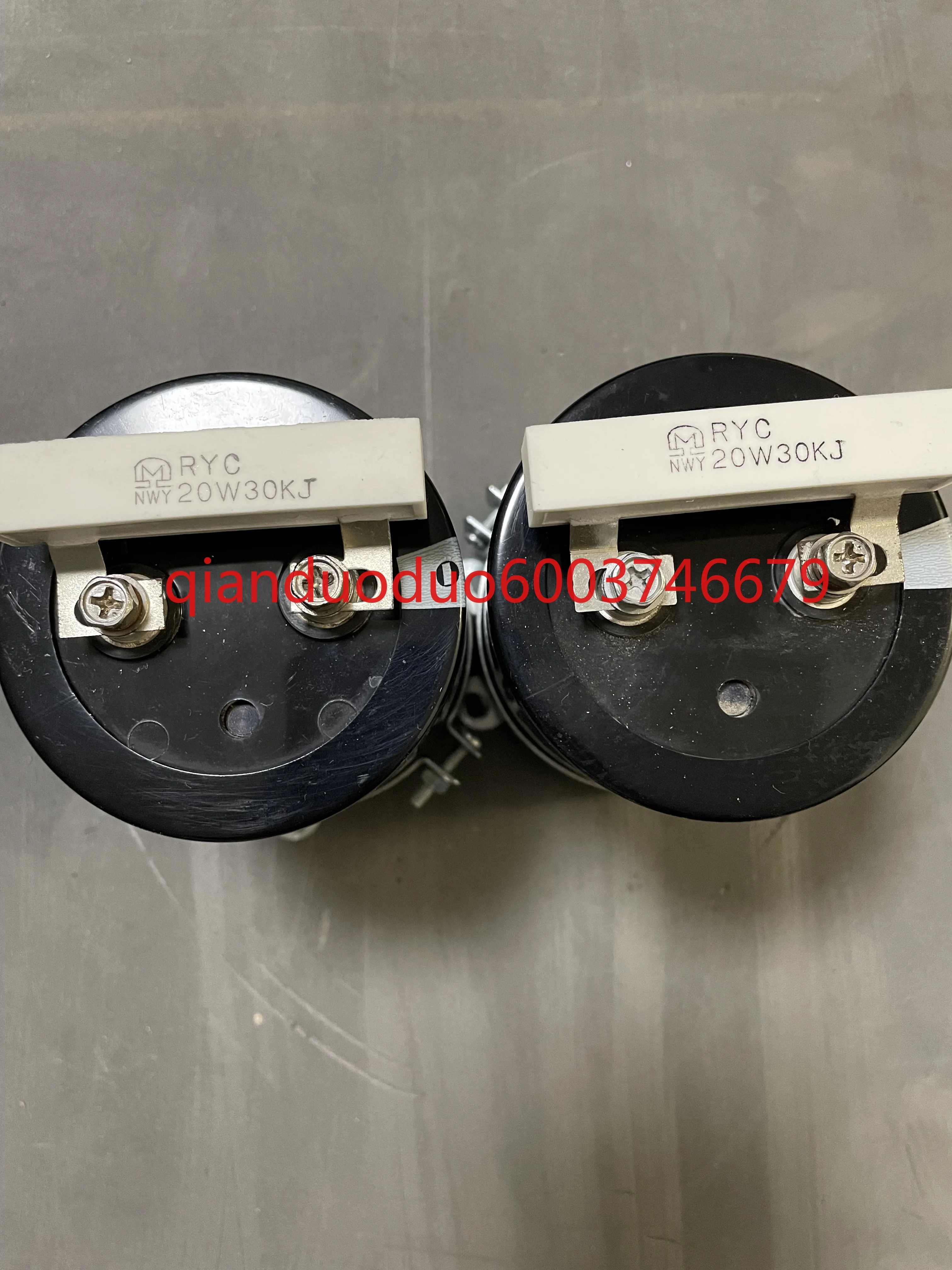Suitable for Midea air conditioner frequency conversion capacitor CD138 400V3300UF
Suitable for Midea air conditioner frequency conversion capacitor CD138 400V3300UF