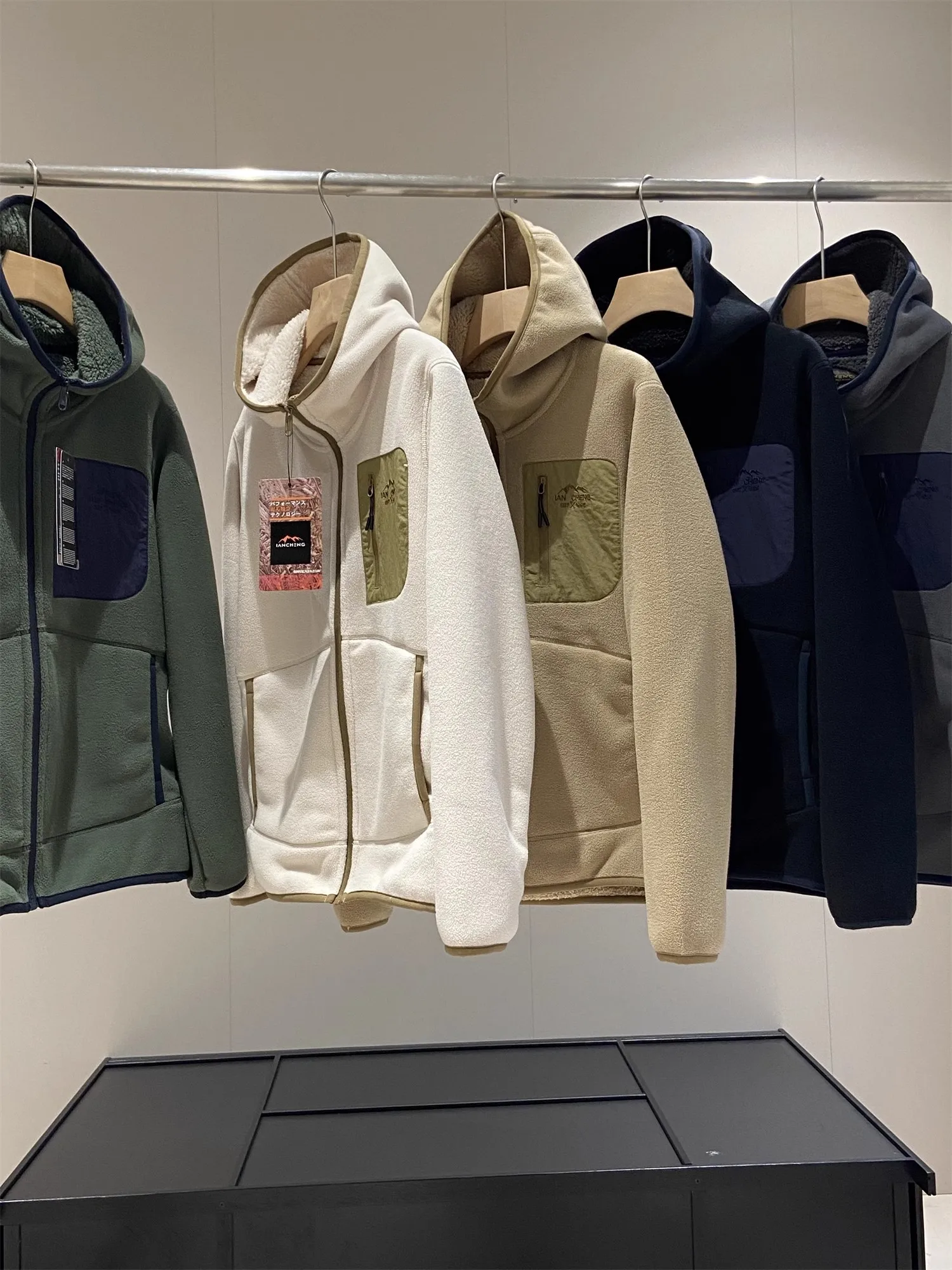 Thiened Fce Lined Hooded Jaet Coat for Couples Casual Warm Winter Outerwear Women's ort Outerwear by YU YU PENG
Thiened Fce Lined Hooded Jaet Coat for Couples Casual Warm Winter Outerwear Women's ort Outerwear by YU YU PENG