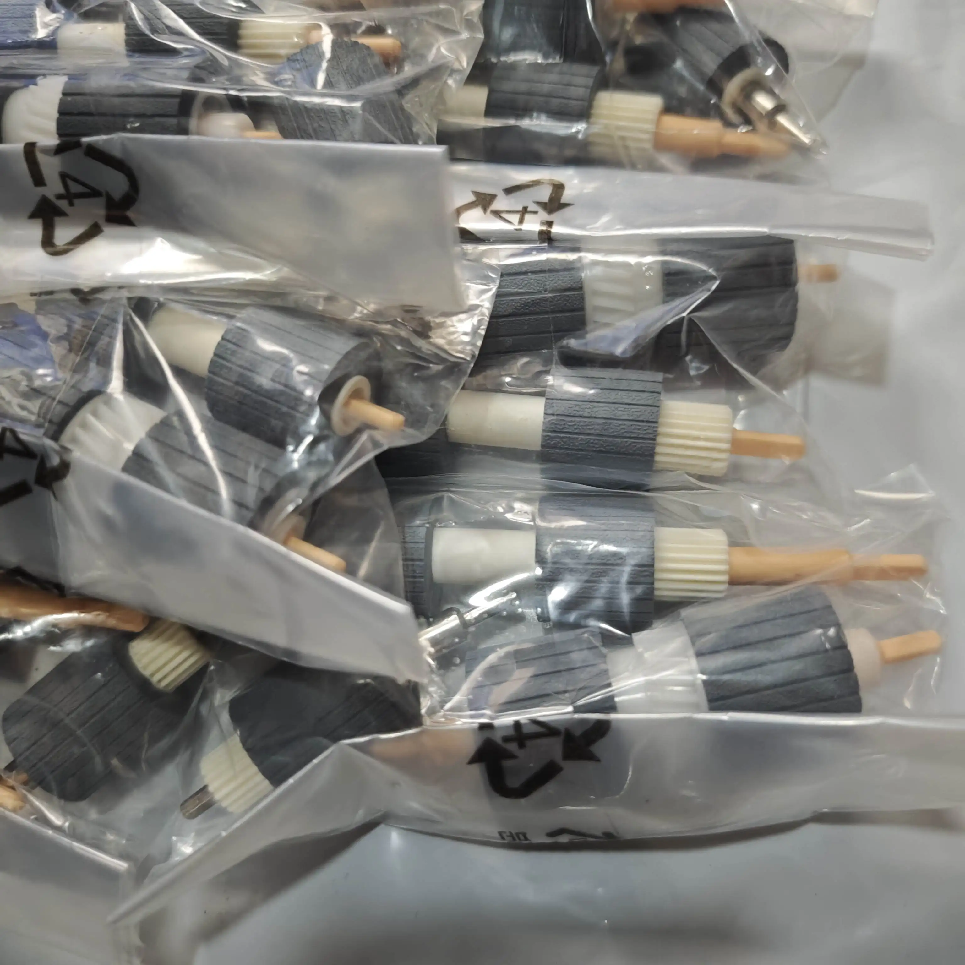 1 комплект улучшенного ролика захвата для Xerox 4110 4112 4127 1100 4595 DC 240 250 242 252 260 550 560 700 7665 604K23660, детали копировального аппарата
1 комплект улучшенного ролика захвата для Xerox 4110 4112 4127 1100 4595 DC 240 250 242 252 260 550 560 700 7665 604K23660, детали копировального аппарата