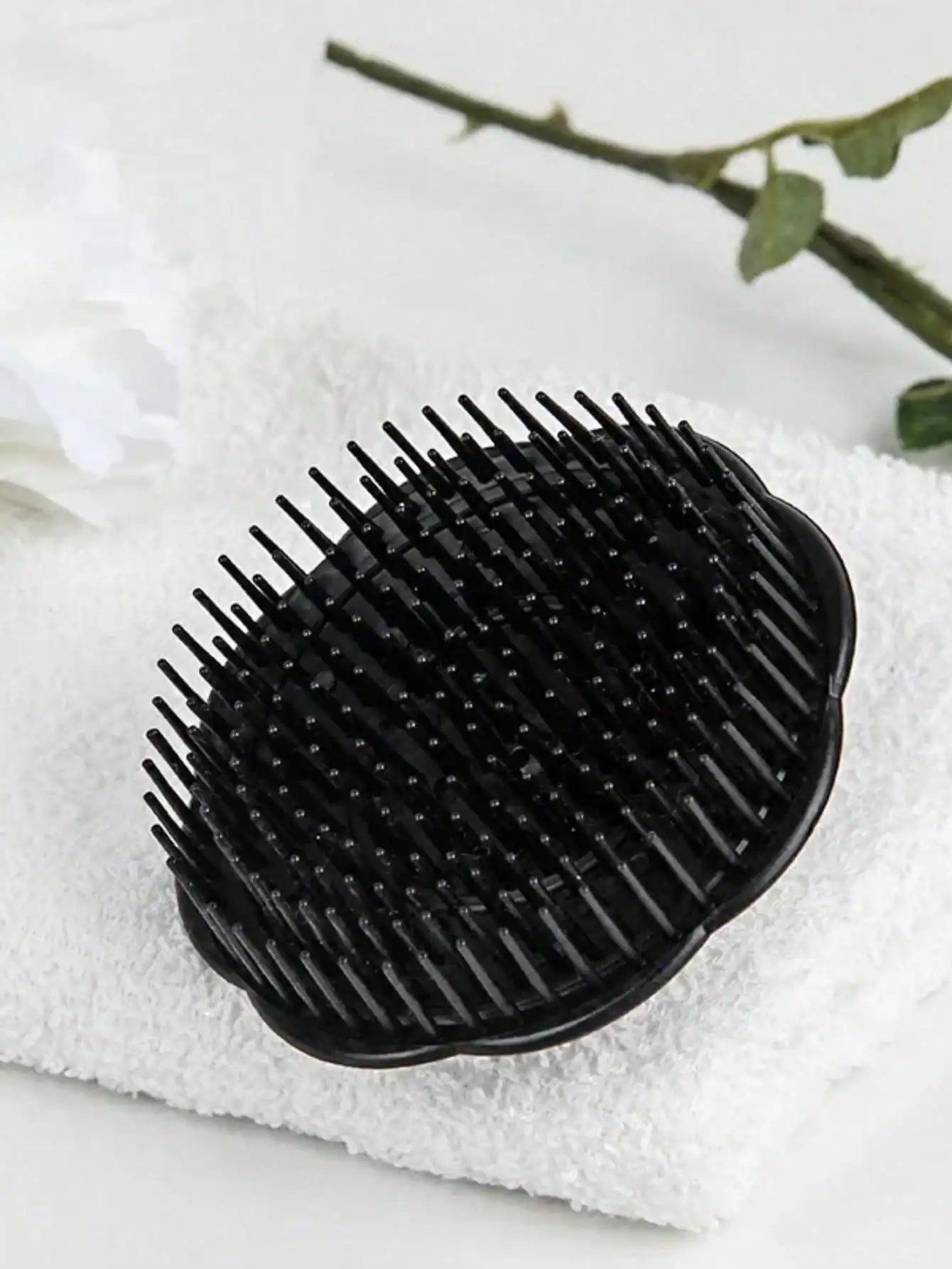 1pc Black Hairbrush Scalp Massager, Round Shower Brush For Men, Hair Washing Brush For Scalp Cleaning And Styling, Back To School, Travel Holiday Essentials, Hair Accessories For Women, Brushes, Edge Brush Hair Comb, Comb Hair, Detangling Brush
1pc Black Hairbrush Scalp Massager, Round Shower Brush For Men, Hair Washing Brush For Scalp Cleaning And Styling, Back To School, Travel Holiday Essentials, Hair Accessories For Women, Brushes, Edge Brush Hair Comb, Comb Hair, Detangling Brush