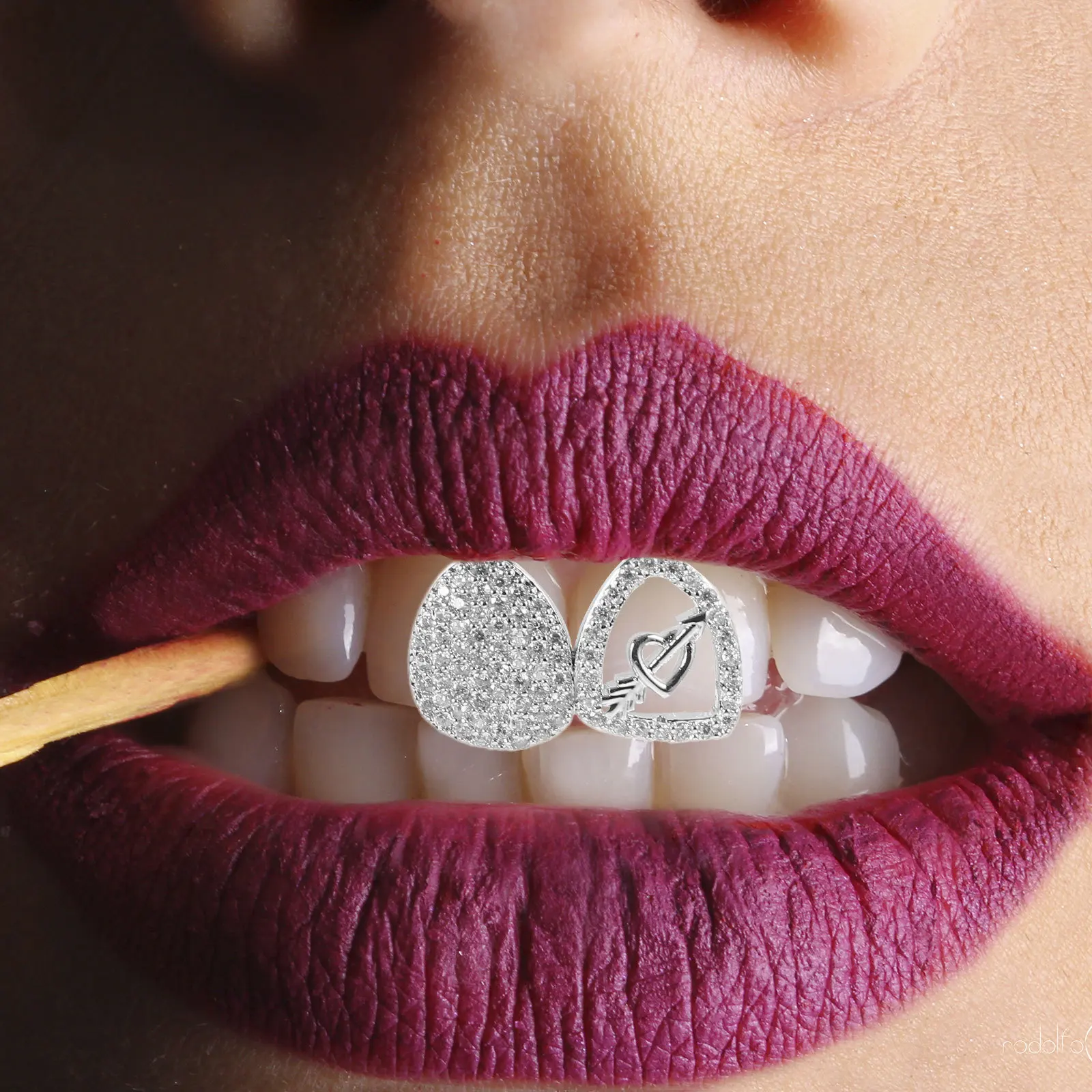 Zirconium Silver Caps Heart Design Tooth Jewelry Unique Halloween Hip Hop Rapper Accessory Hip Hop Teeth
Zirconium Silver Caps Heart Design Tooth Jewelry Unique Halloween Hip Hop Rapper Accessory Hip Hop Teeth