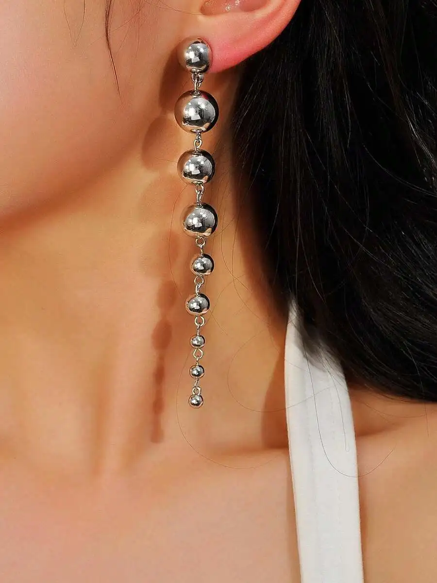 1 pair elegant oversized pearl-style pendant earrings
1 pair elegant oversized pearl-style pendant earrings