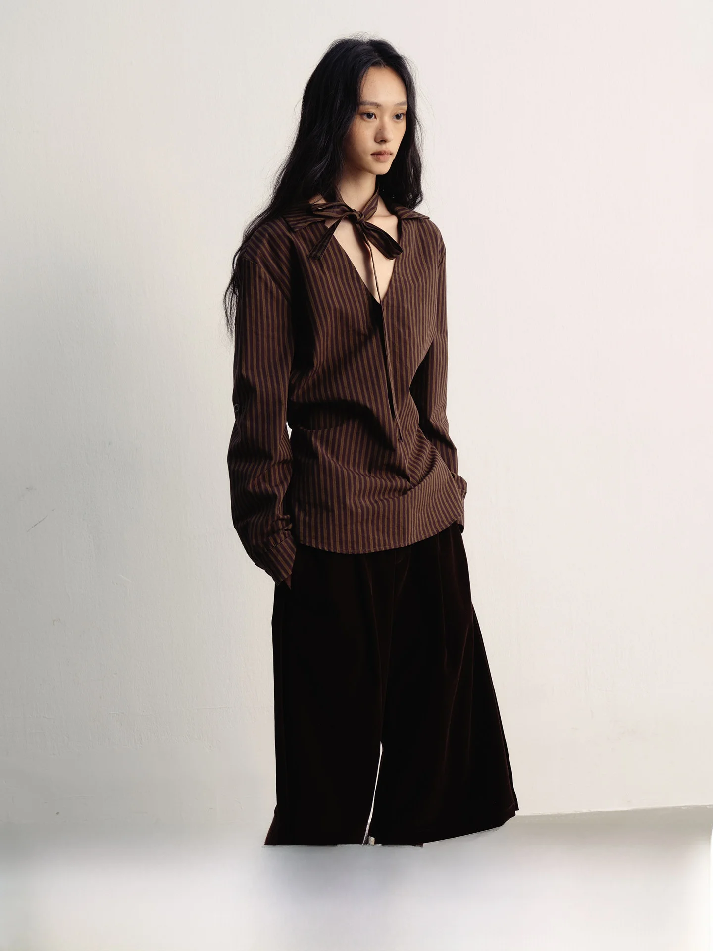 Женская рубашка Lvetong Original Design в японском ретро-стиле, свободного кроя, с кофейными полосками, V-образным вырезом, регулируемой талией, длинными рукавами, для уличного стиля
Женская рубашка Lvetong Original Design в японском ретро-стиле, свободного кроя, с кофейными полосками, V-образным вырезом, регулируемой талией, длинными рукавами, для уличного стиля