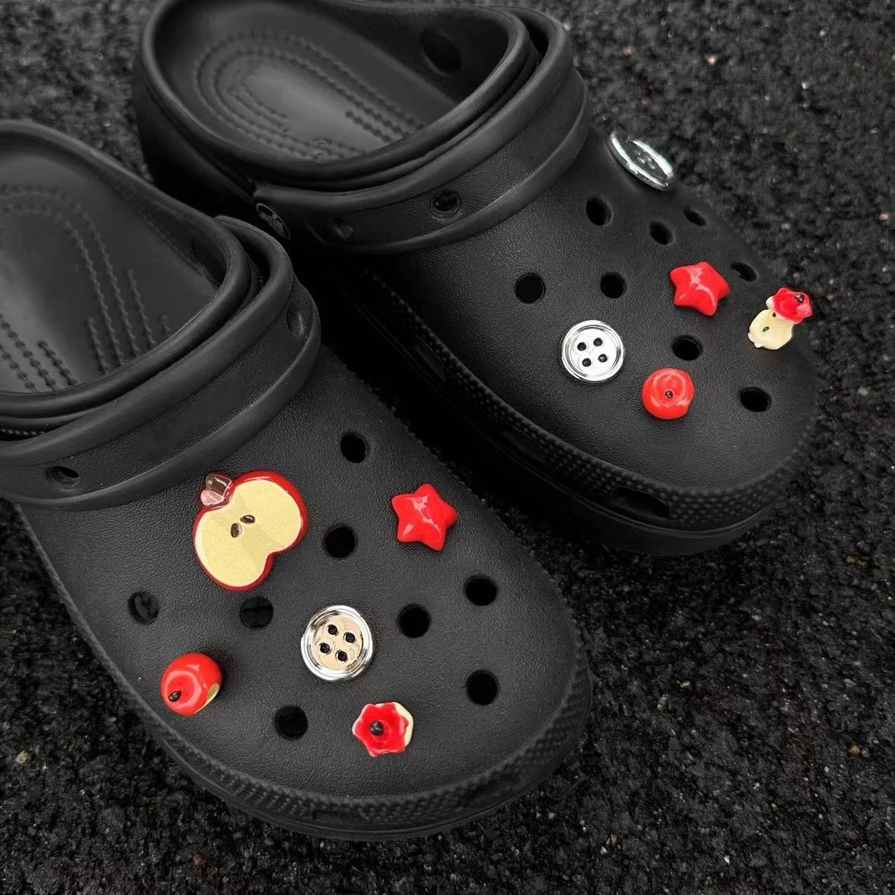 Realistic 3D Fruit Apple & Button Shoe Charms DIY Accessories for Hole Shoes Sandals Clogs Decoration Gifts For Christmas
Realistic 3D Fruit Apple & Button Shoe Charms DIY Accessories for Hole Shoes Sandals Clogs Decoration Gifts For Christmas