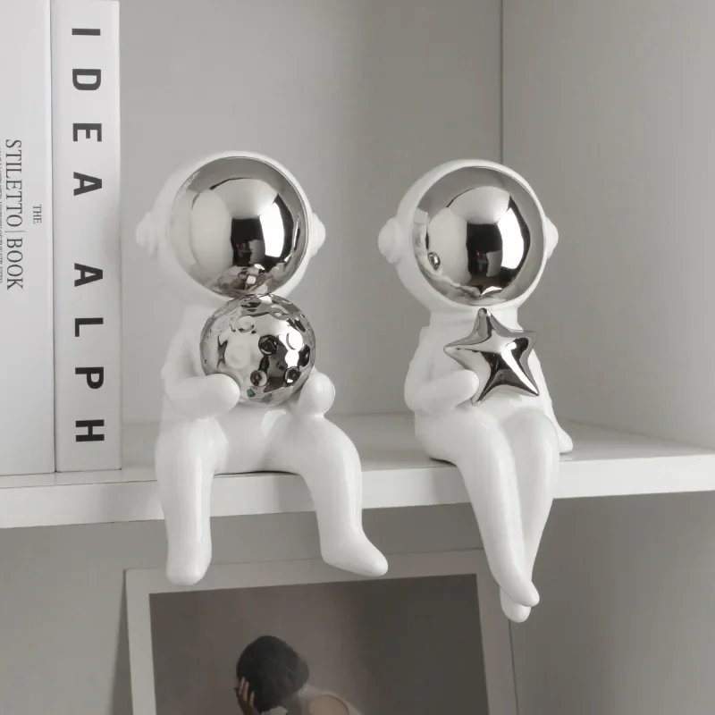 Creative astronaut living room TV cabinet wine cabinet decoration ornaments light luxury crafts
Creative astronaut living room TV cabinet wine cabinet decoration ornaments light luxury crafts