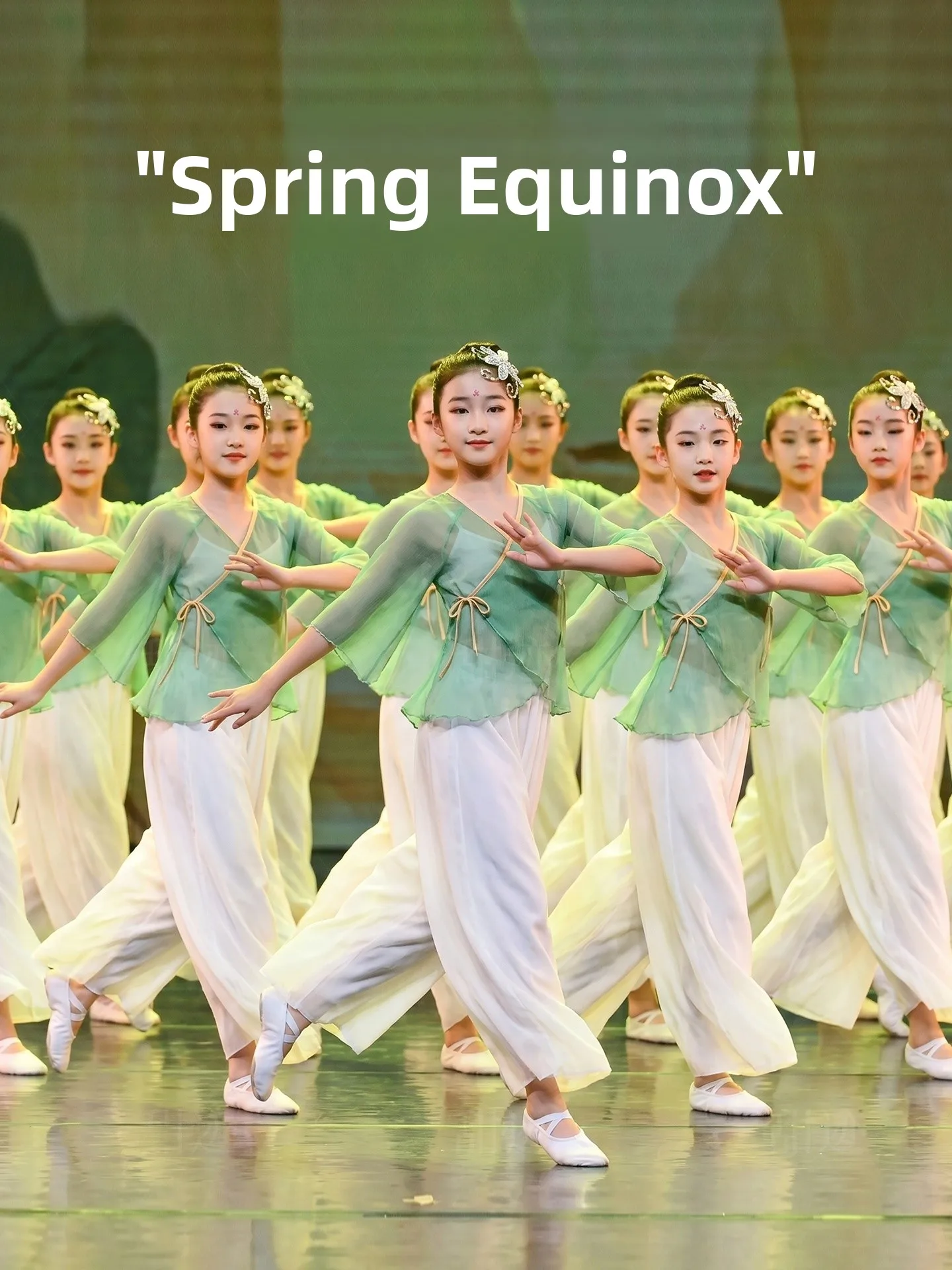 Classical Dance Performance Costume Women's Children's Ching Dance Practice Spring Equinox Ancient Style Hanfu Gown
Classical Dance Performance Costume Women's Children's Ching Dance Practice Spring Equinox Ancient Style Hanfu Gown