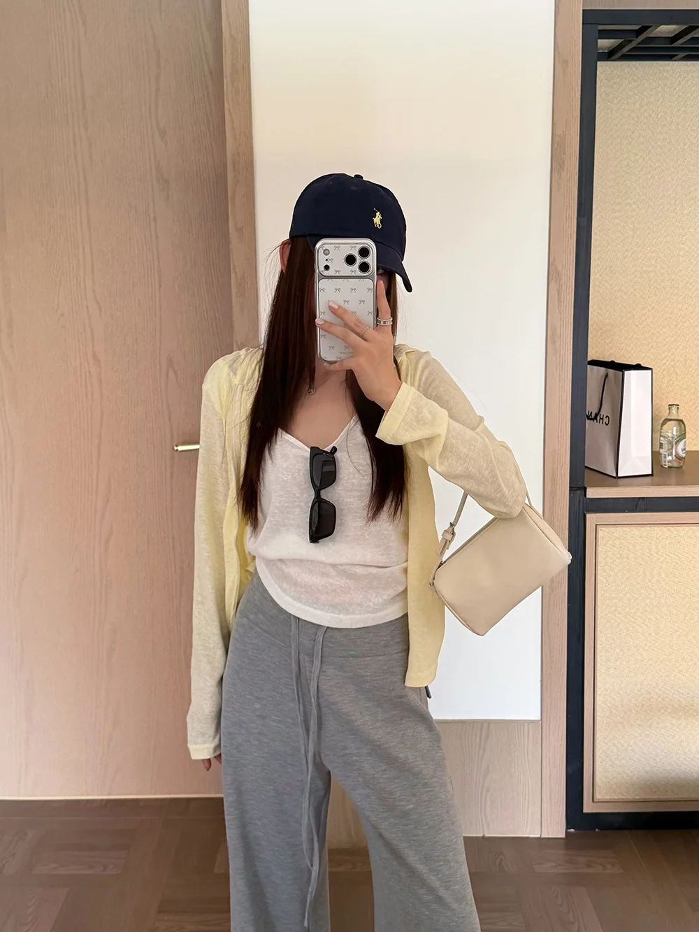 Spring 2026 Women's Silk Linen Hooded Fake Two-Piece Sun Protection Top T-Shirt Casual Style Standard Fit Korean Series
Spring 2026 Women's Silk Linen Hooded Fake Two-Piece Sun Protection Top T-Shirt Casual Style Standard Fit Korean Series
