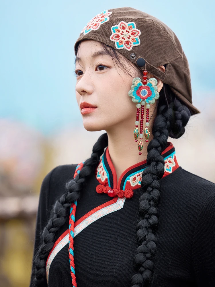 Ele Bla Embroidered Mink Women's Slim Fit Base irt Floral Sle Commute Faion Original National Wind Winter Top
Ele Bla Embroidered Mink Women's Slim Fit Base irt Floral Sle Commute Faion Original National Wind Winter Top