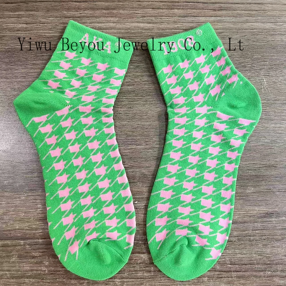 3 пары новых носков с различным дизайном для студенток, с греческими буквами, зеленые и розовые, подарок для девушек
3 пары новых носков с различным дизайном для студенток, с греческими буквами, зеленые и розовые, подарок для девушек
