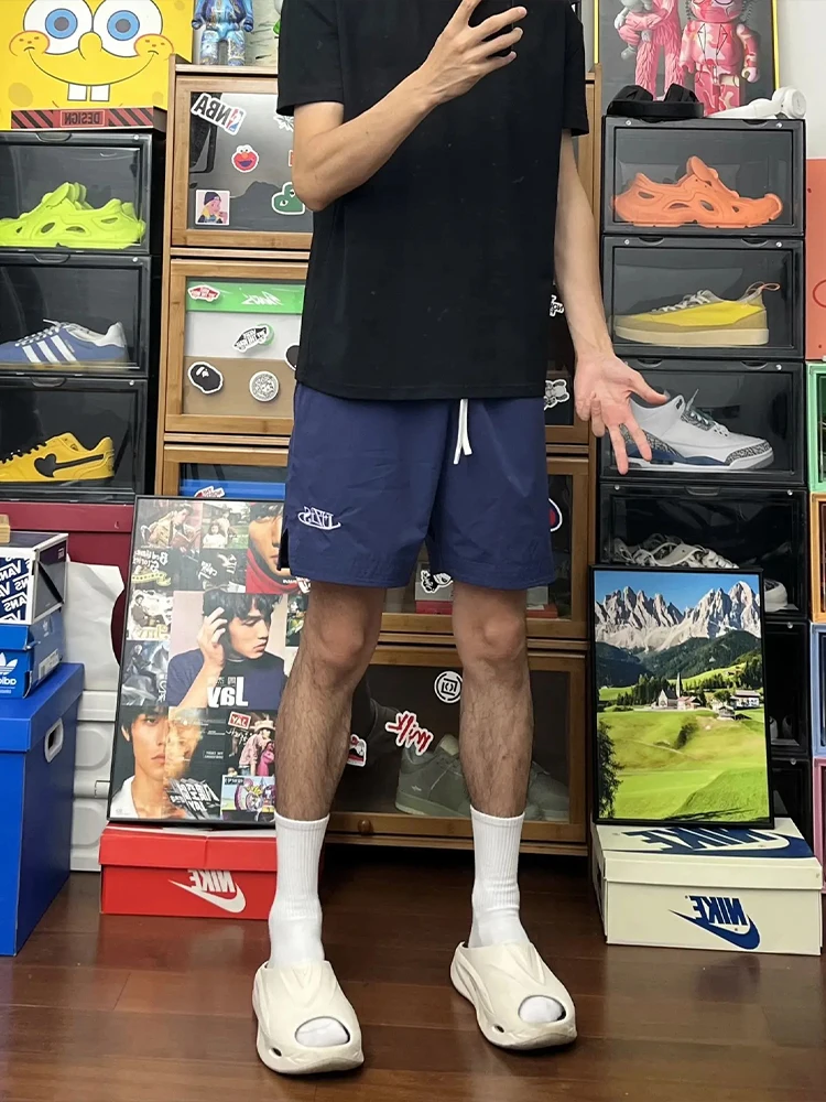 Мужские летние спортивные брюки American Sle Qui Dry для активного отдыха, с вышивкой, для баскетбола и легкой атлетики, с эффектом высокой воздухопроницаемости
Мужские летние спортивные брюки American Sle Qui Dry для активного отдыха, с вышивкой, для баскетбола и легкой атлетики, с эффектом высокой воздухопроницаемости