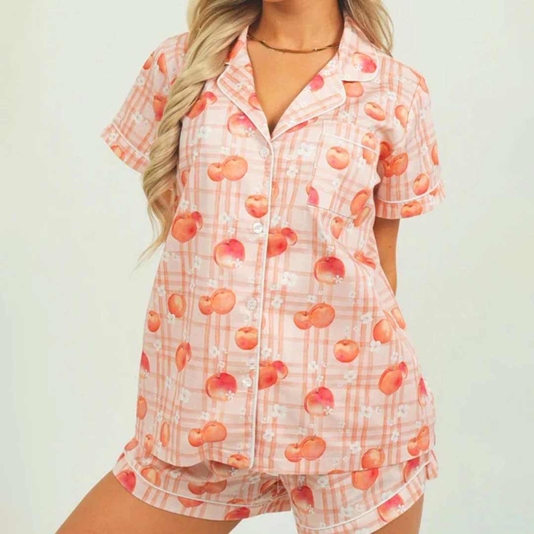Women Valentine's Day Themed Pajama Set with Peach Print Lapel Short-sleeved and Short Pants Trousers Loungewear Home Wear Gifts
Women Valentine's Day Themed Pajama Set with Peach Print Lapel Short-sleeved and Short Pants Trousers Loungewear Home Wear Gifts