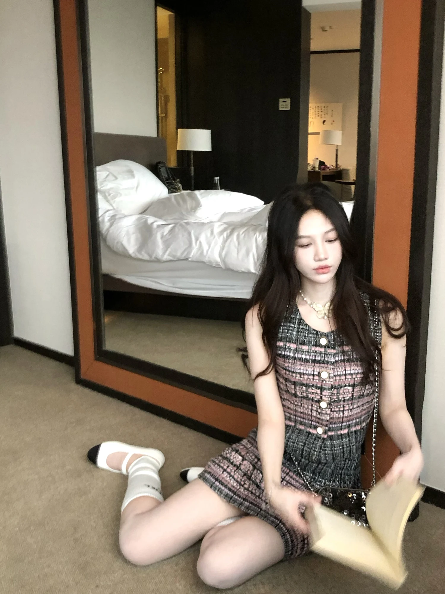 Amor Rich Girl Spring Summer Woolen Suit Set Elegant Waist-Cinching Vest And A-Line Skirt Short Sleeve Fashion Ensemble
Amor Rich Girl Spring Summer Woolen Suit Set Elegant Waist-Cinching Vest And A-Line Skirt Short Sleeve Fashion Ensemble