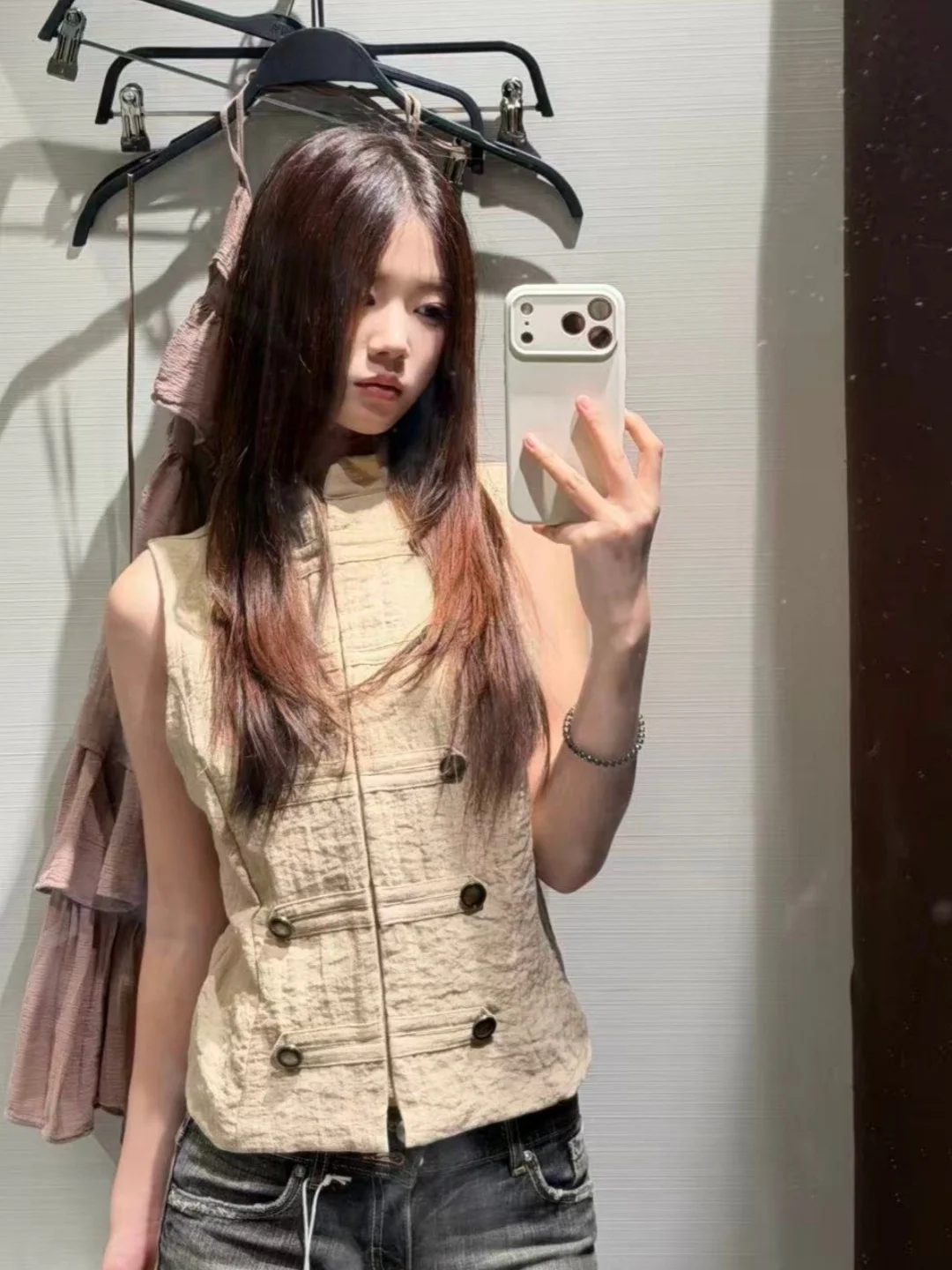 Summer 2026 Women's Retro Linen Waist-Cinching Sleeveless Stand Collar Double-Buttoned Vest Casual Fit H-Shape Outerwear
Summer 2026 Women's Retro Linen Waist-Cinching Sleeveless Stand Collar Double-Buttoned Vest Casual Fit H-Shape Outerwear