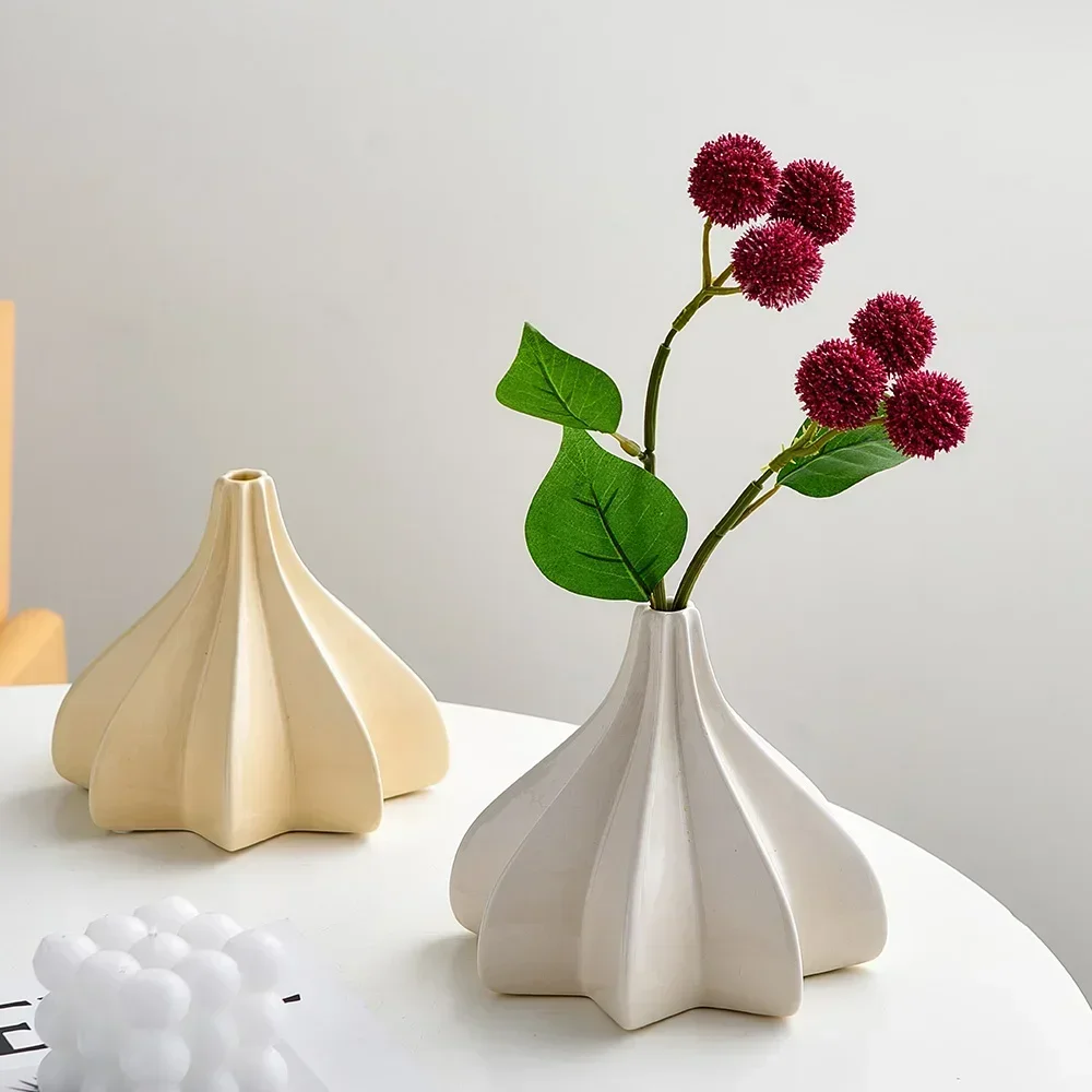 Creative Desktop Vase Home Decoration Nordic Vase Ceramic Vase Decorative for Flowers Aesthetic Room Decor Interior
Creative Desktop Vase Home Decoration Nordic Vase Ceramic Vase Decorative for Flowers Aesthetic Room Decor Interior