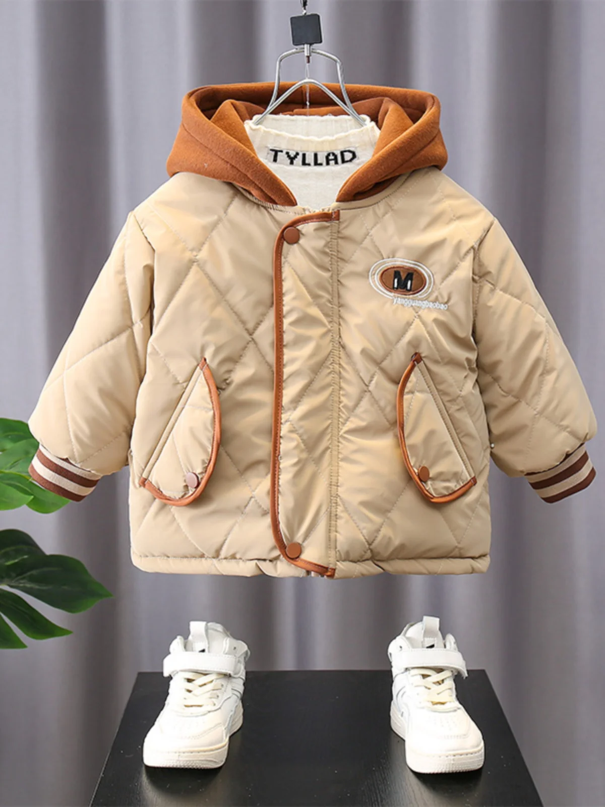 Faionable Fce Lined Baseball Jaet for Boys Trendy Hooded Sportswear Warm Cotton Coat Youthful Casual Wear Bamboo Fabric
Faionable Fce Lined Baseball Jaet for Boys Trendy Hooded Sportswear Warm Cotton Coat Youthful Casual Wear Bamboo Fabric