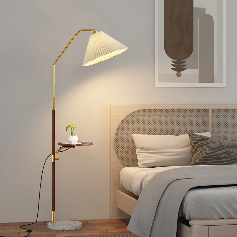 American floor lamp retro light luxury living room sofa edge solid wood bedside bedroom study pleated coffee table vertical desk
American floor lamp retro light luxury living room sofa edge solid wood bedside bedroom study pleated coffee table vertical desk