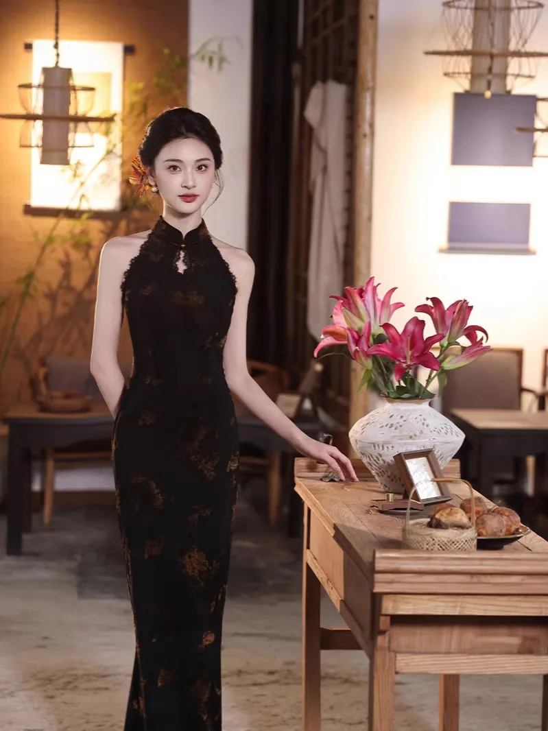 2026 Spring/Summer New Qipao Ice Silk Plush Fabric Water Drop Neck Sleeveless Slim Fit Elegant Female Qipao
2026 Spring/Summer New Qipao Ice Silk Plush Fabric Water Drop Neck Sleeveless Slim Fit Elegant Female Qipao