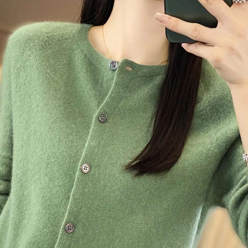 2025 Spring New Women's Classic Wool Knitted Pattern Cardigan Long Sleeve Button Casual High Quality Loose Basic Top
2025 Spring New Women's Classic Wool Knitted Pattern Cardigan Long Sleeve Button Casual High Quality Loose Basic Top