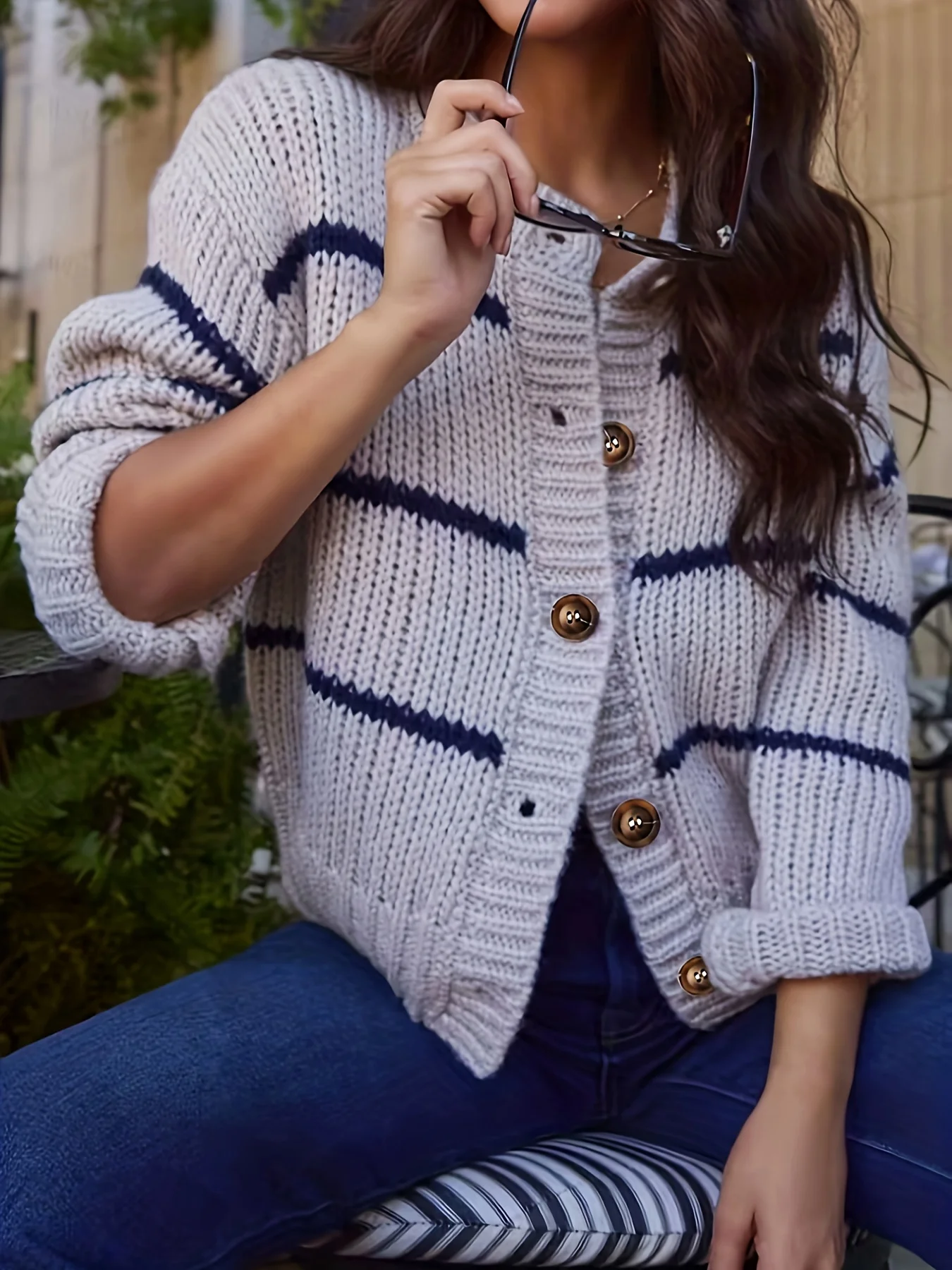 Women’s round-neck buttoned knitted cardigan loose stripe casual simple spring autumn sweater coat
Women’s round-neck buttoned knitted cardigan loose stripe casual simple spring autumn sweater coat