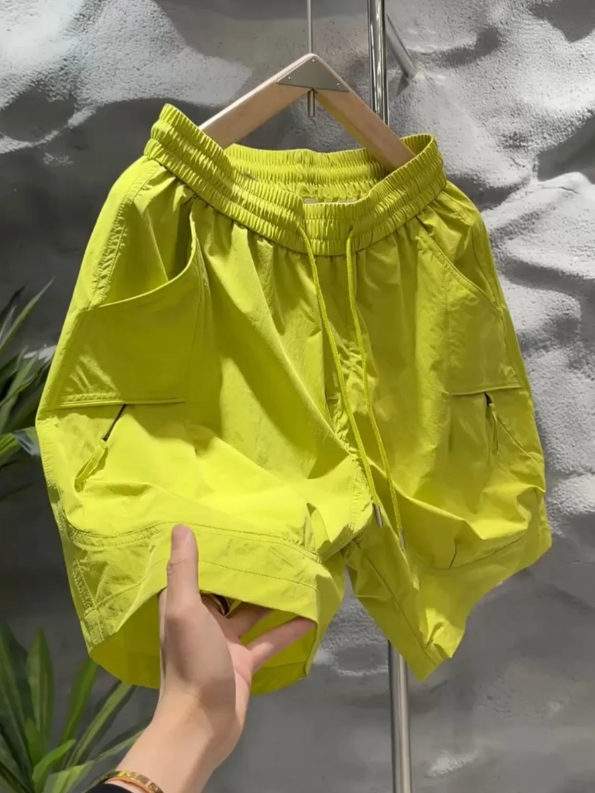 Summer Thin Ice Silk Quick Dry Zipper Shorts Men's Fashionable Loose Breathable Sports Five-Quarter Beach Pants
Summer Thin Ice Silk Quick Dry Zipper Shorts Men's Fashionable Loose Breathable Sports Five-Quarter Beach Pants