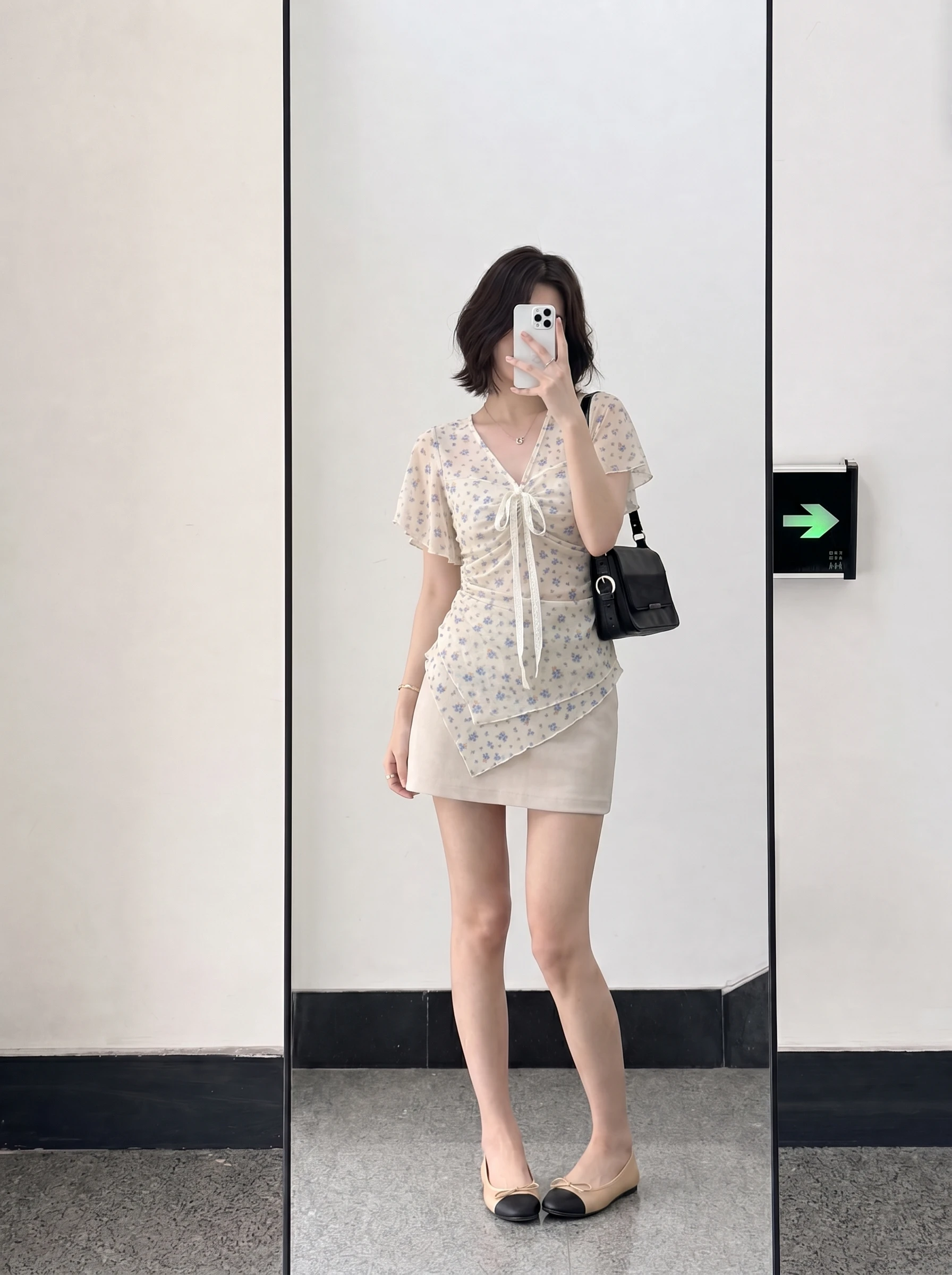 plus Size Women's V-Neck Short Sleeve T-Shirt Floral Print Slimming Waist Design Summer New Style Korean Style Commute Wear
plus Size Women's V-Neck Short Sleeve T-Shirt Floral Print Slimming Waist Design Summer New Style Korean Style Commute Wear