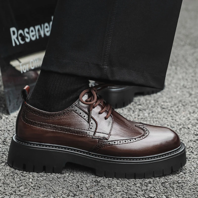 Men's casual leather shoes Classic Gentleman British Style Fashion parties or business office Black brown thick soled shoes
Men's casual leather shoes Classic Gentleman British Style Fashion parties or business office Black brown thick soled shoes