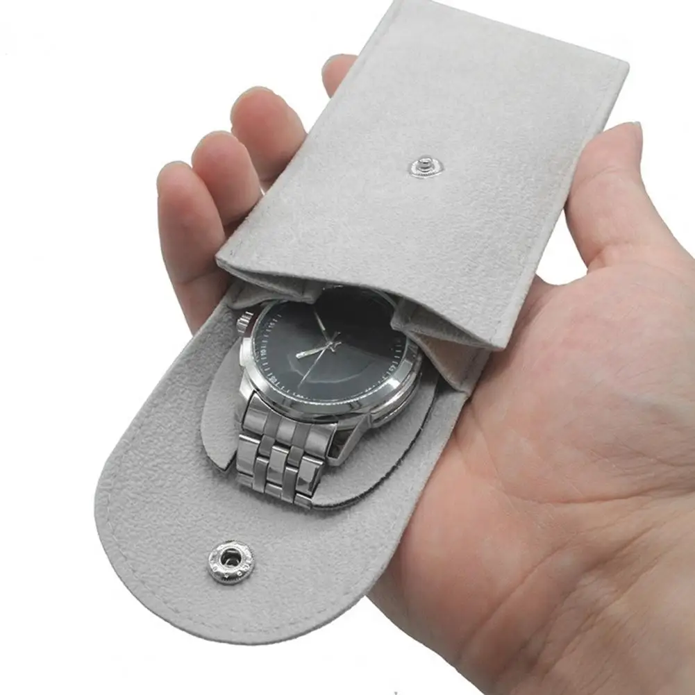 Watch Bag Anti-wear Anti-scratch Shock-proof Press Button Short Velvet Snap Design Portable Jewelry Packing Pouch Daily Use
Watch Bag Anti-wear Anti-scratch Shock-proof Press Button Short Velvet Snap Design Portable Jewelry Packing Pouch Daily Use