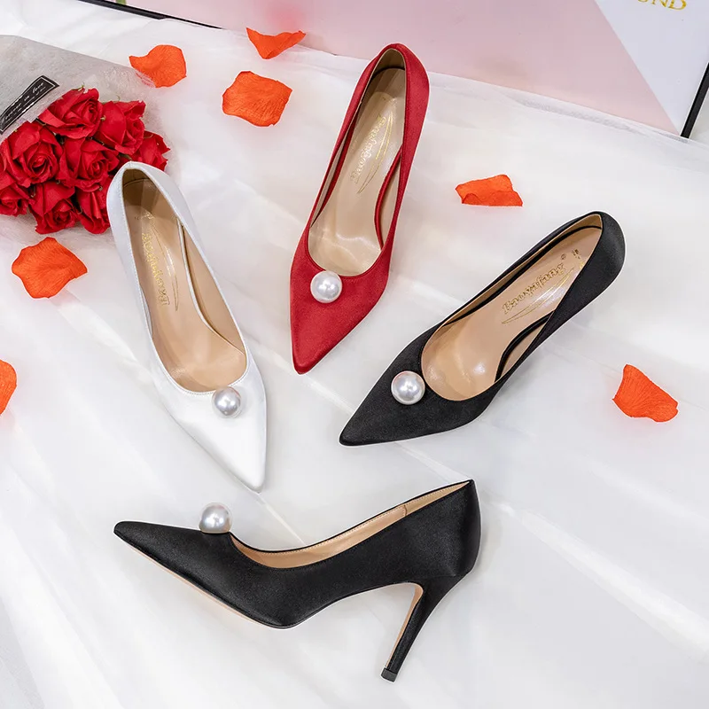 2025 New Wedding Shoes Women Pearl Buckle Red High Heels Stiletto Bridesmaid White Bridal Shoes Black Work Shoes
2025 New Wedding Shoes Women Pearl Buckle Red High Heels Stiletto Bridesmaid White Bridal Shoes Black Work Shoes