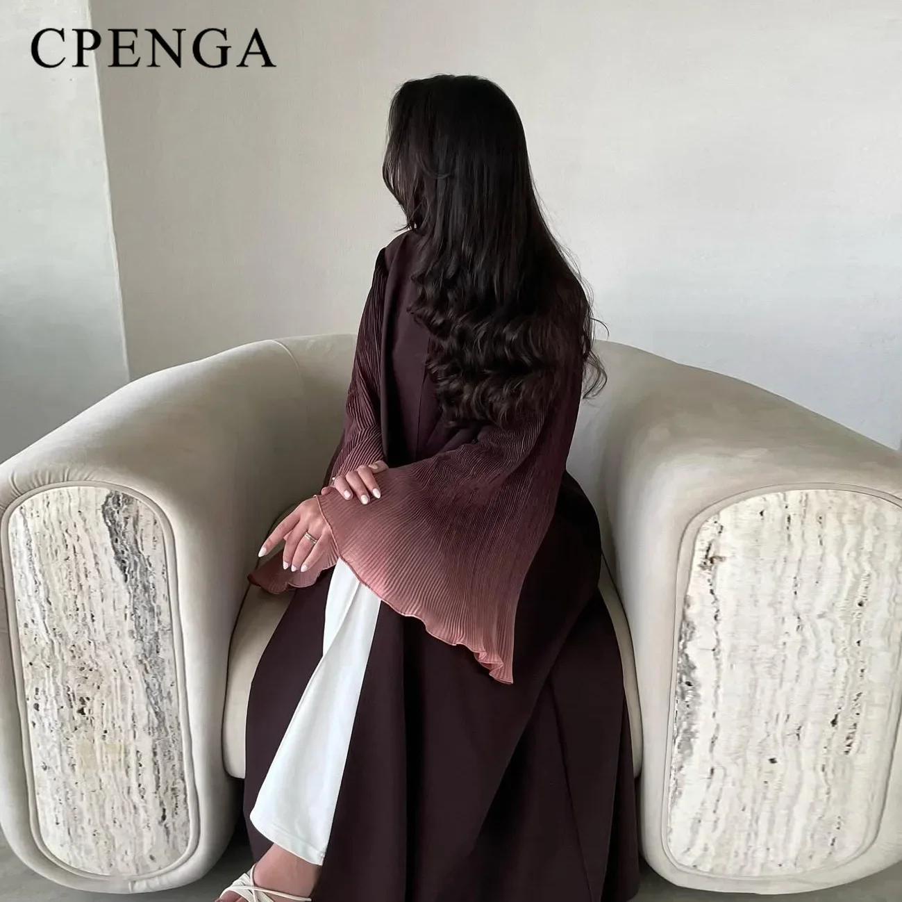2025 Summer Elegant Women Abaya with Chiffon Fabric & Pleated Flared Sleeves Dubai Style Color-Blocked Islamic Vacation Dress
2025 Summer Elegant Women Abaya with Chiffon Fabric & Pleated Flared Sleeves Dubai Style Color-Blocked Islamic Vacation Dress