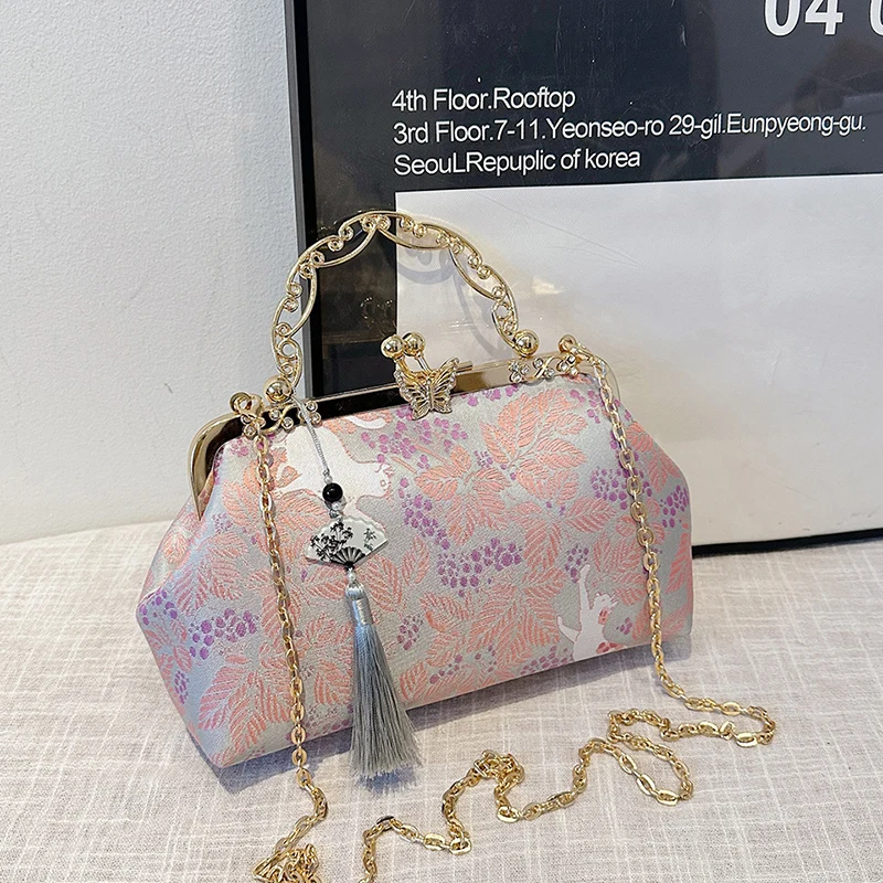 Bohemian Embroidered Shoulder Bag Women's Fashion Metal Handle Purse with Chain Strap Elegant Crossbody Handbag Gift Idea wallet
Bohemian Embroidered Shoulder Bag Women's Fashion Metal Handle Purse with Chain Strap Elegant Crossbody Handbag Gift Idea wallet