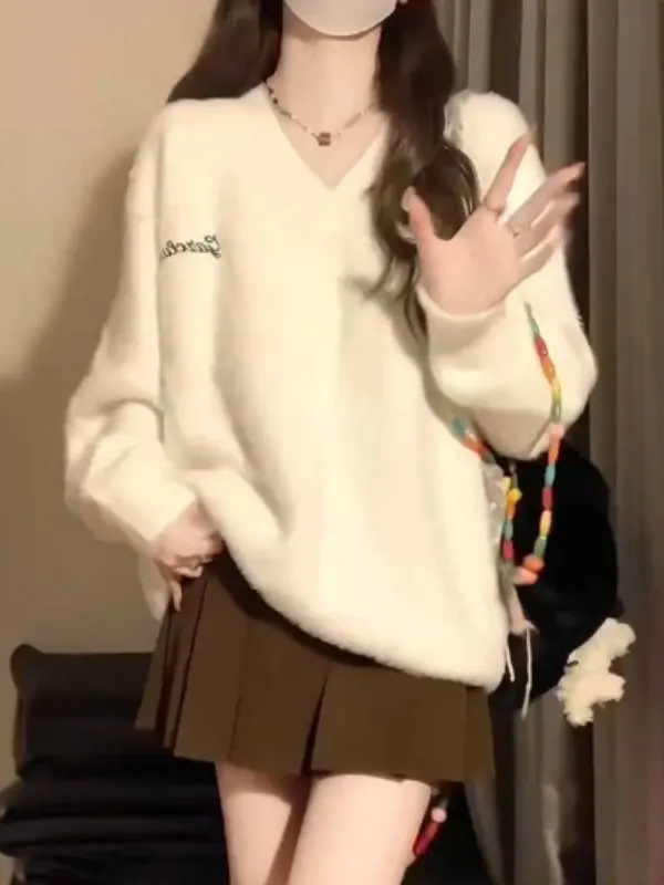 Женский мягкий свободный джемпер из кашемира с V-образным вырезом, модный повседневный стиль, ранняя весна, удобный топ с длинным рукавом
Женский мягкий свободный джемпер из кашемира с V-образным вырезом, модный повседневный стиль, ранняя весна, удобный топ с длинным рукавом