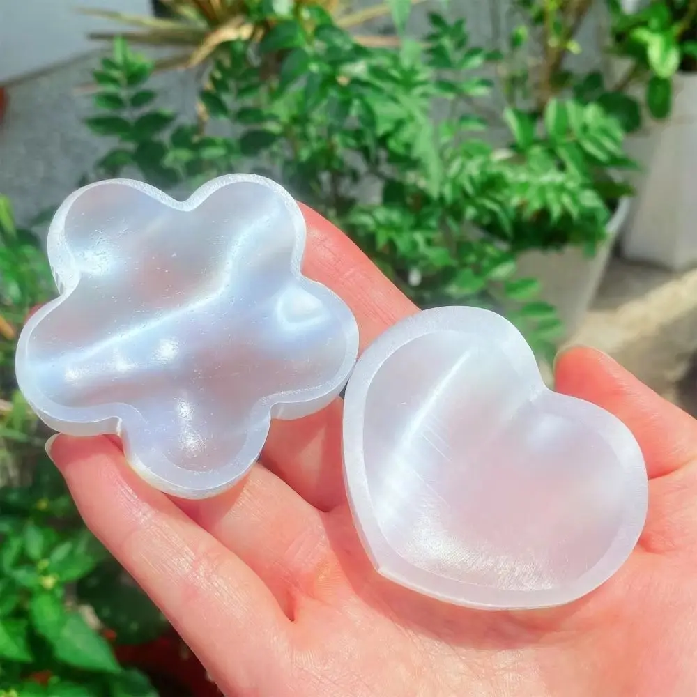 Transparent Selenite Heart-shaped Decorative Bowl Polished Glossy for Accessory Storage Box for Bracelets Chakra Decor Crafts
Transparent Selenite Heart-shaped Decorative Bowl Polished Glossy for Accessory Storage Box for Bracelets Chakra Decor Crafts