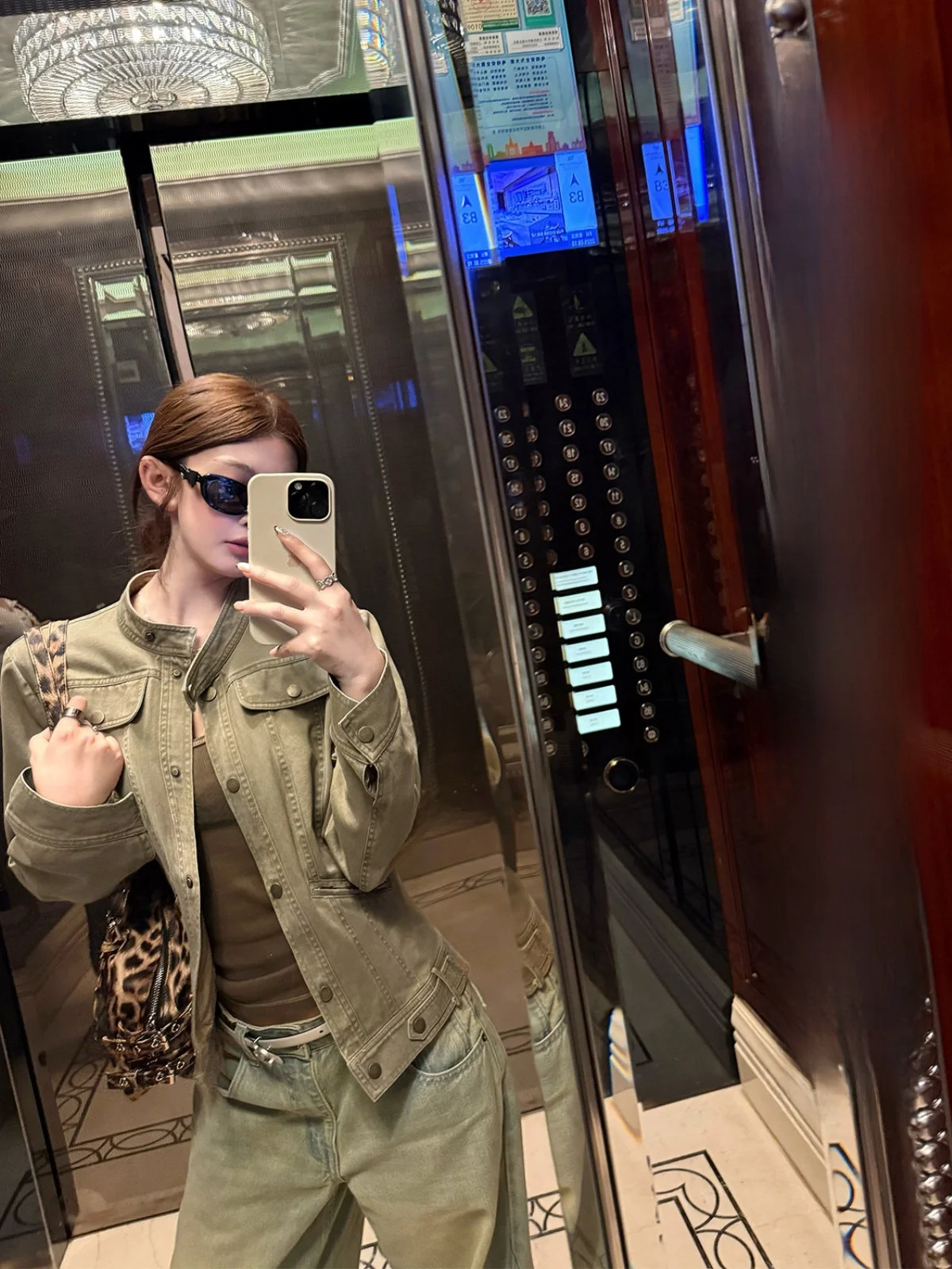 Женская джинсовая куртка Ato Hero Vintage с воротником-стойкой, на боковых карманах, свободного кроя, осенняя
Женская джинсовая куртка Ato Hero Vintage с воротником-стойкой, на боковых карманах, свободного кроя, осенняя