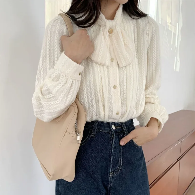 Бархатная кружевная рубашка с бантом 2022, осень и зима, новая женская верхняя мода, темперамент, нежный ветер, с длинным рукавом, молодая французская одежда
Бархатная кружевная рубашка с бантом 2022, осень и зима, новая женская верхняя мода, темперамент, нежный ветер, с длинным рукавом, молодая французская одежда
