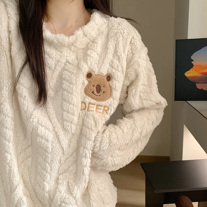 Thickened Coral Fleece Bear Print Sleepwear Set round Neck Home Clothes for Women Sweet Cute Style Long Sleeve Long Pants
Thickened Coral Fleece Bear Print Sleepwear Set round Neck Home Clothes for Women Sweet Cute Style Long Sleeve Long Pants